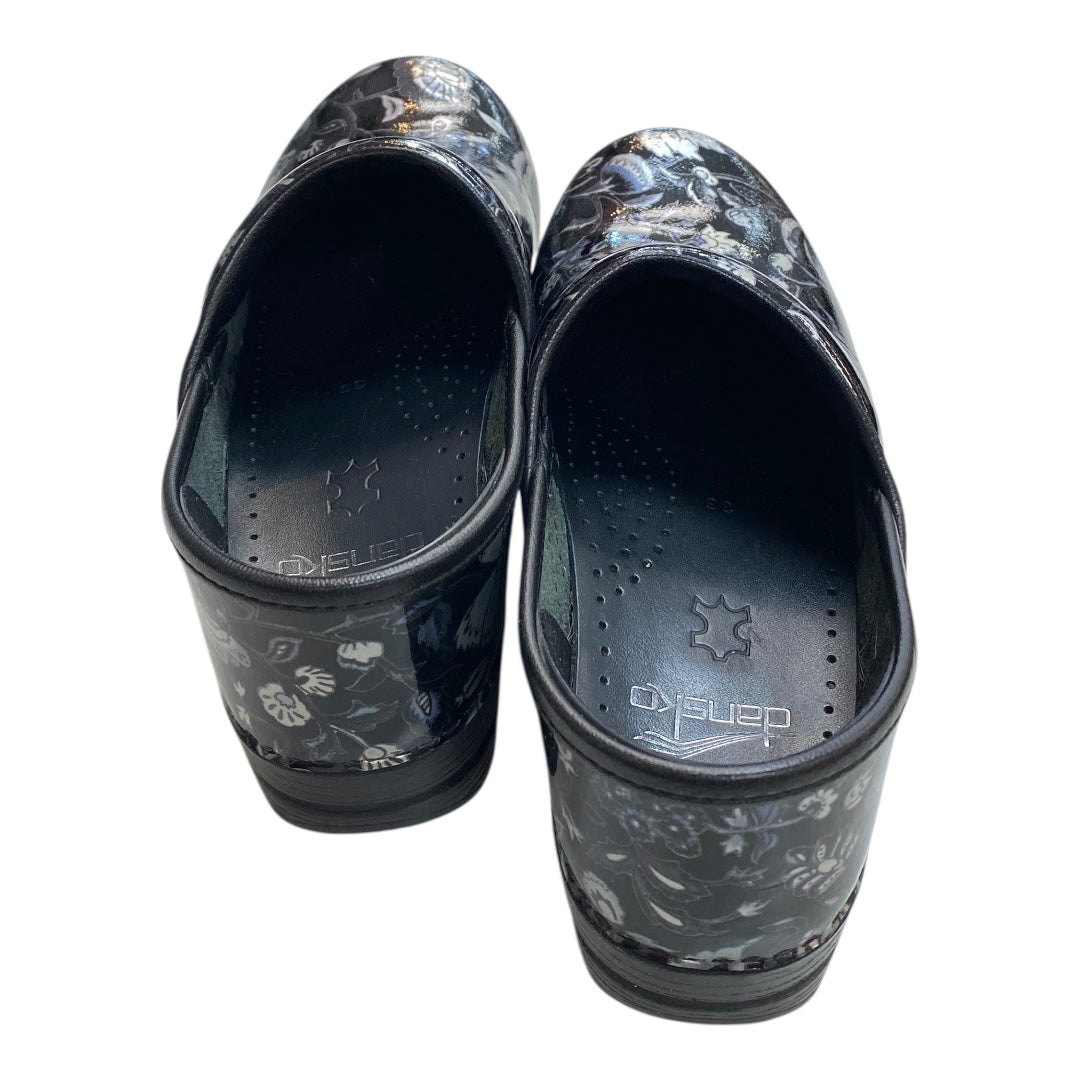 Shoes Flats By Dansko In Black, Size:6