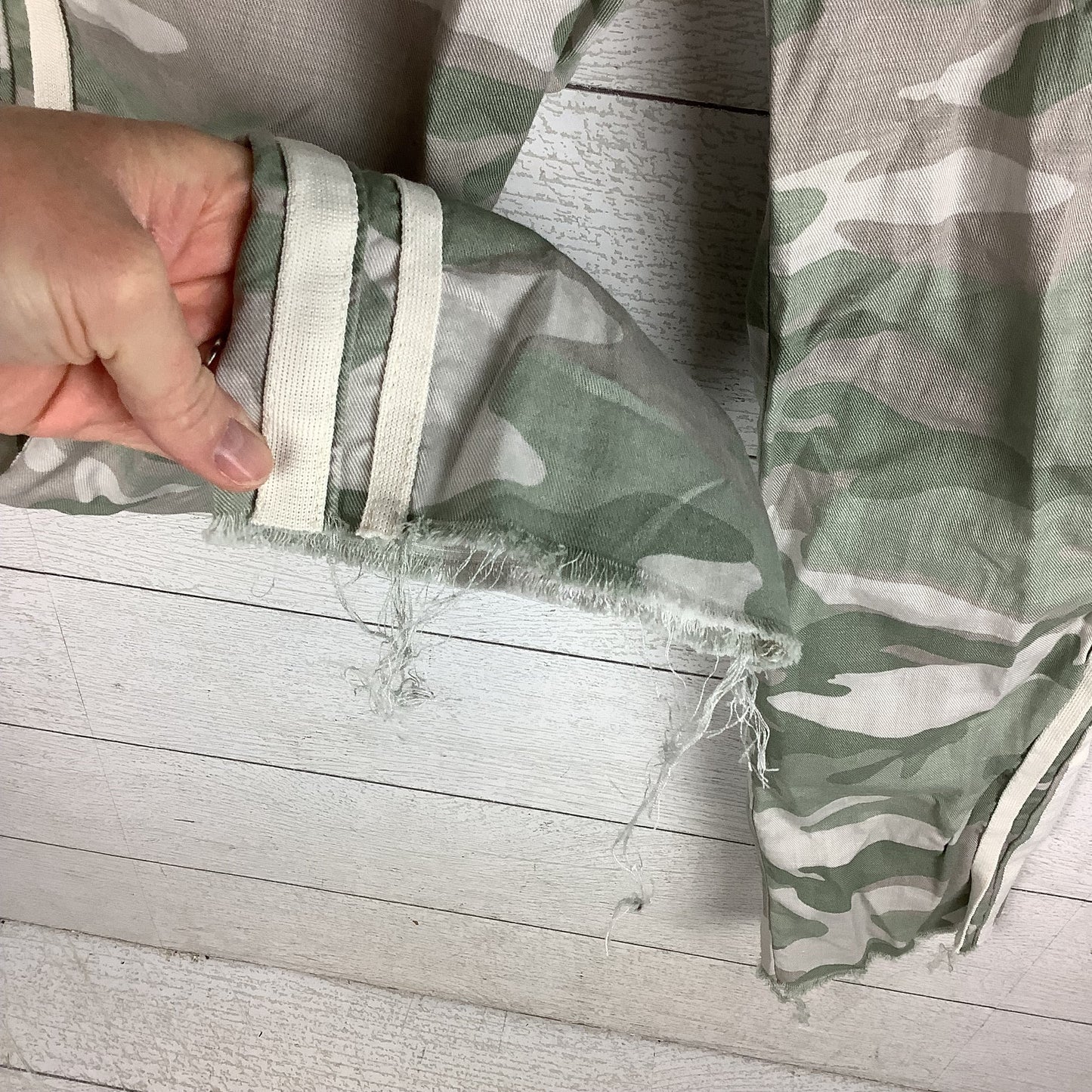 Pants Cargo & Utility By Mother In Camouflage Print, Size: 2 (26)