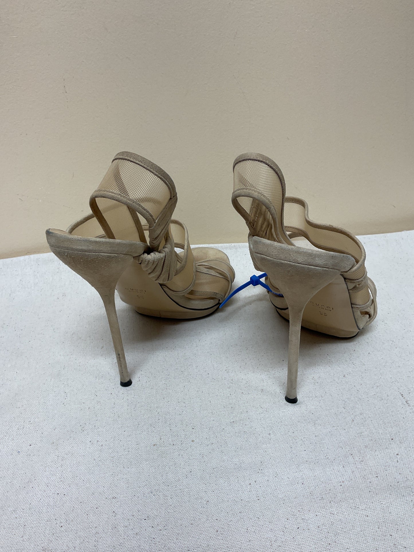 Shoes Luxury Designer By Gucci In Cream, Size:8.5