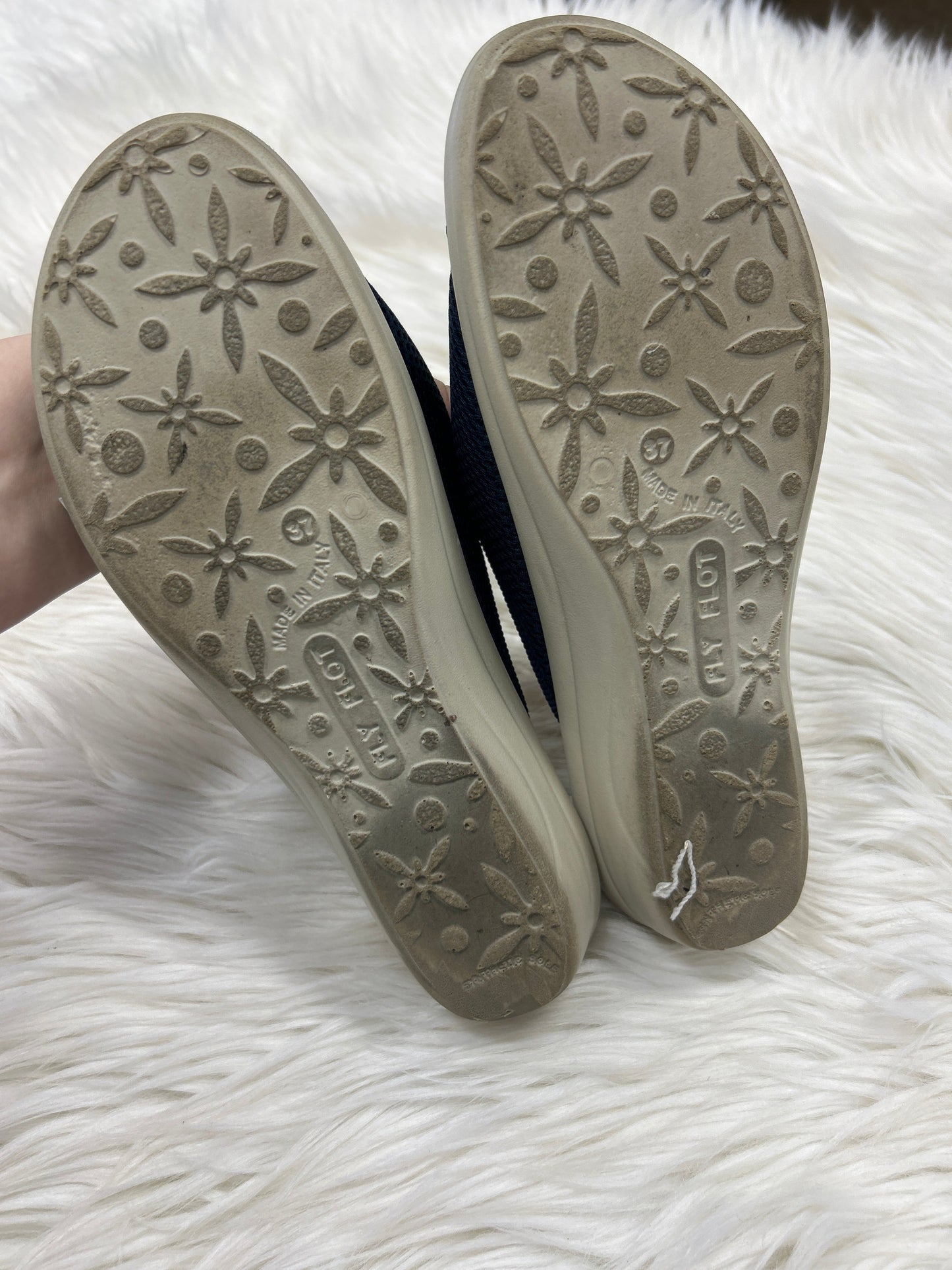 Sandals Flats By Clothes Mentor In Navy, Size:6.5