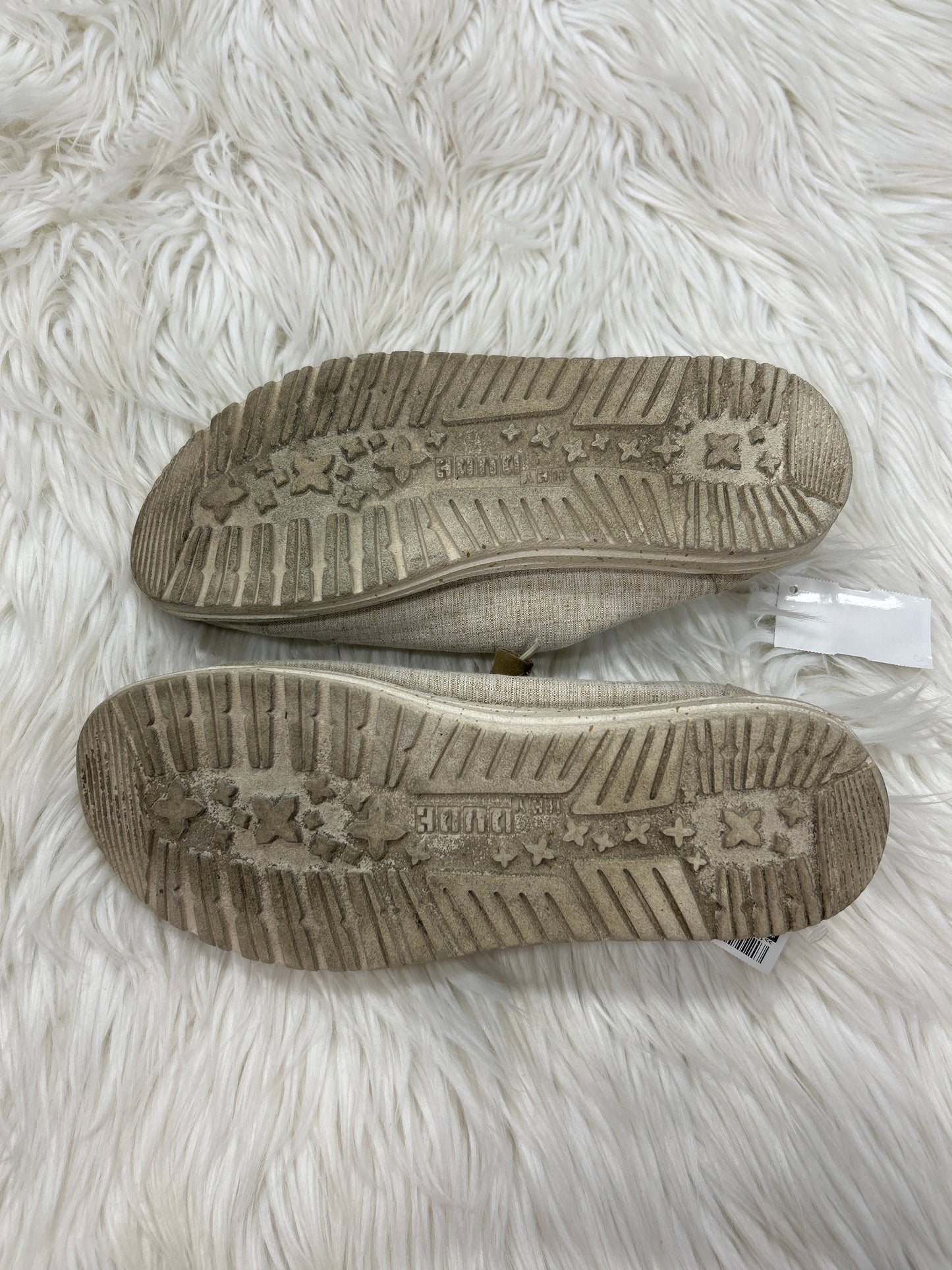 Shoes Flats By Hey Dude In Cream, Size:10