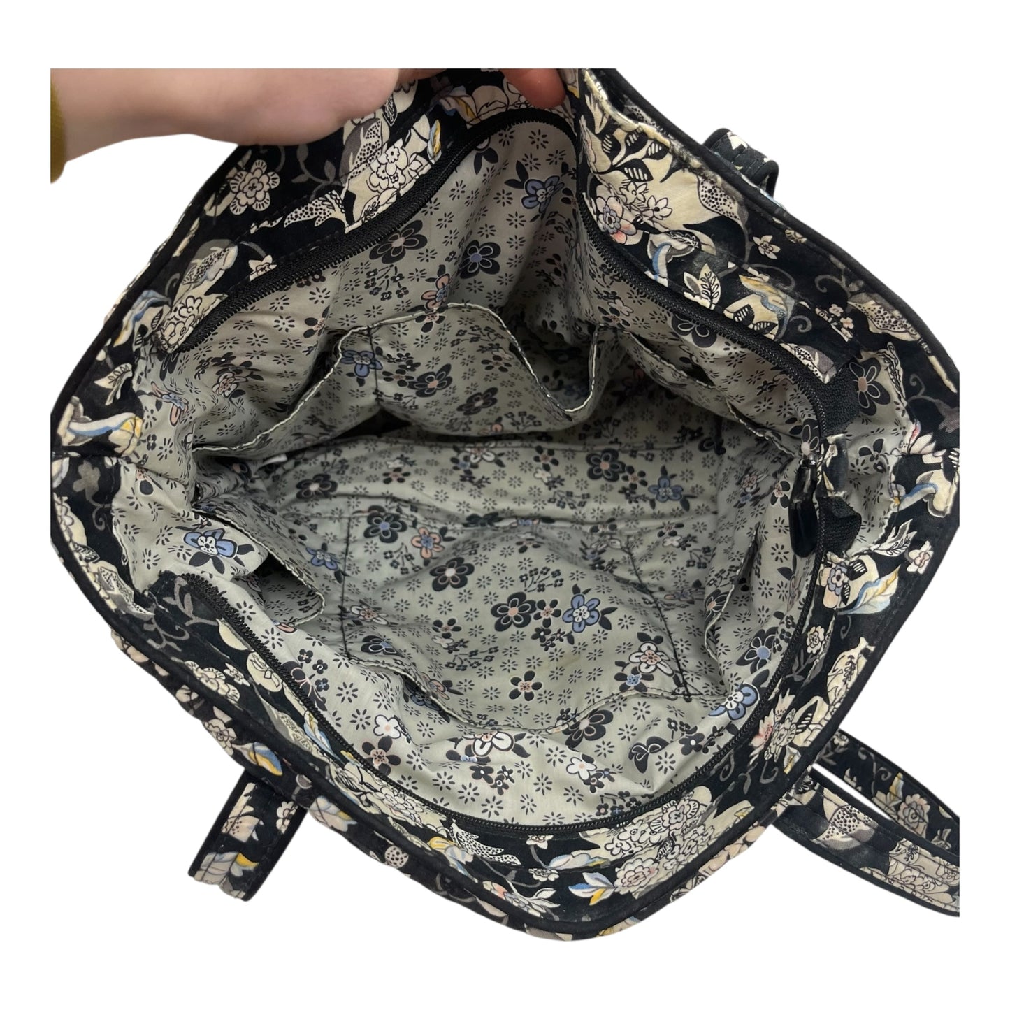 Handbag By Vera Bradley In Black, Size:Medium