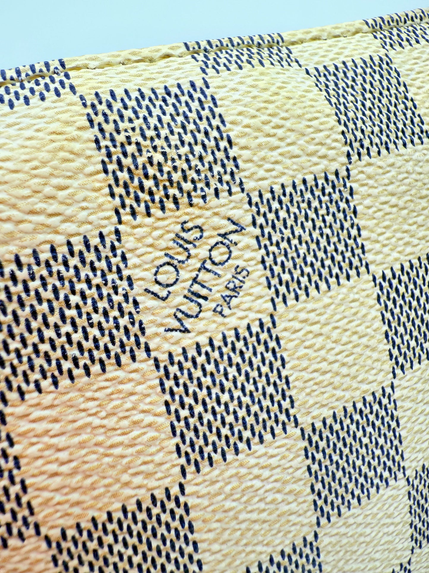 Handbag Luxury Designer By Louis Vuitton In Cream, Size:Medium