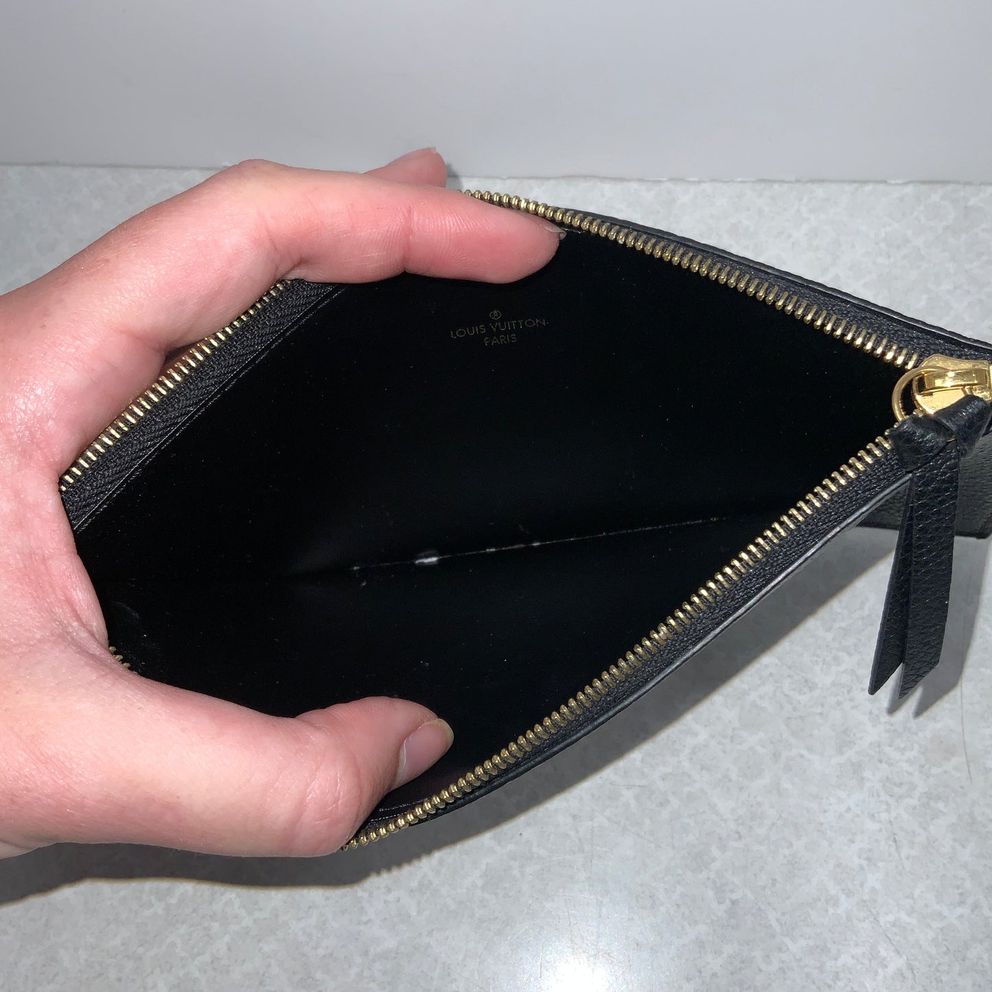 Crossbody Luxury Designer By Louis Vuitton, Size: Medium