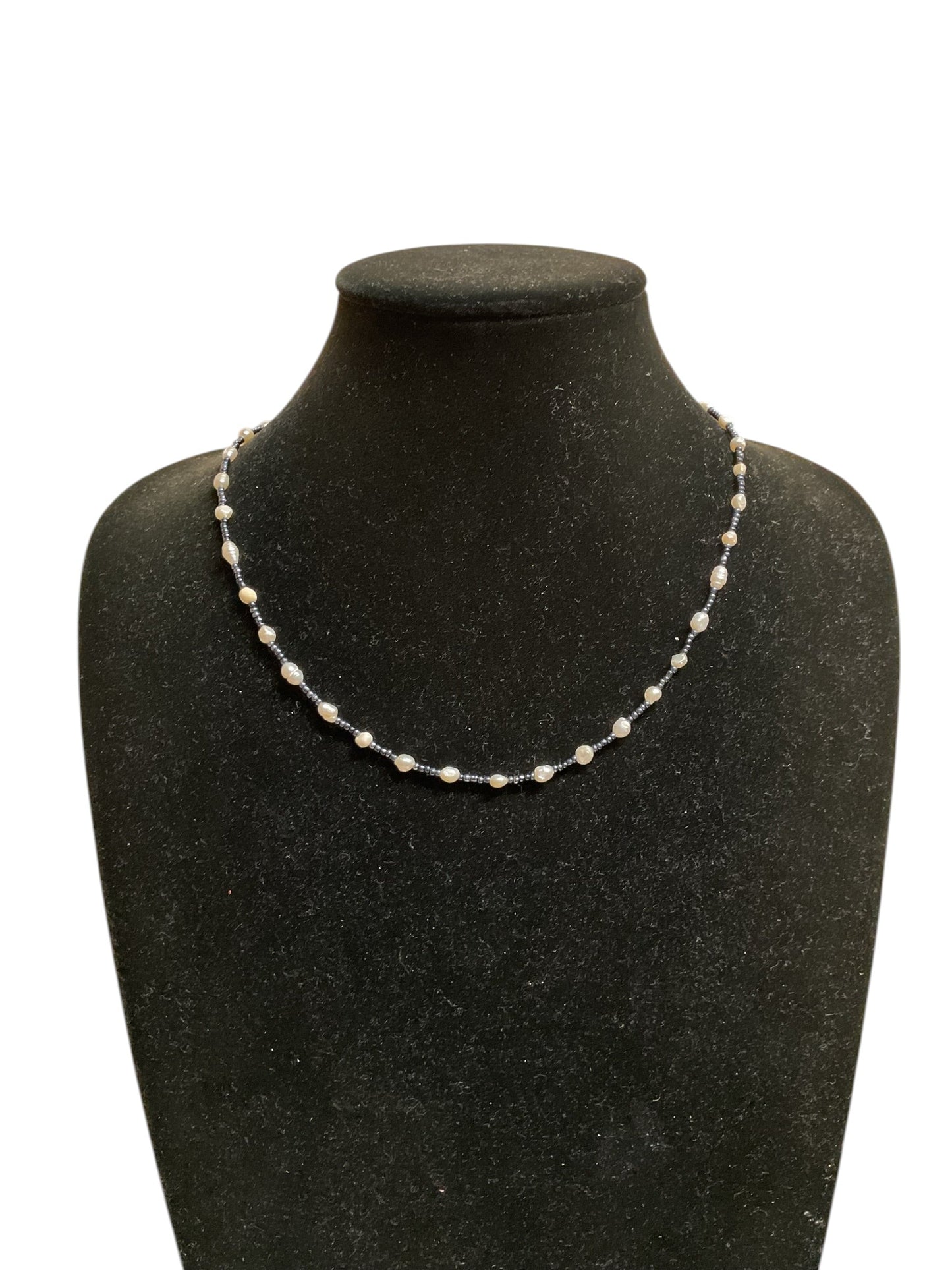 Necklace Chain By Clothes Mentor In Blue & White