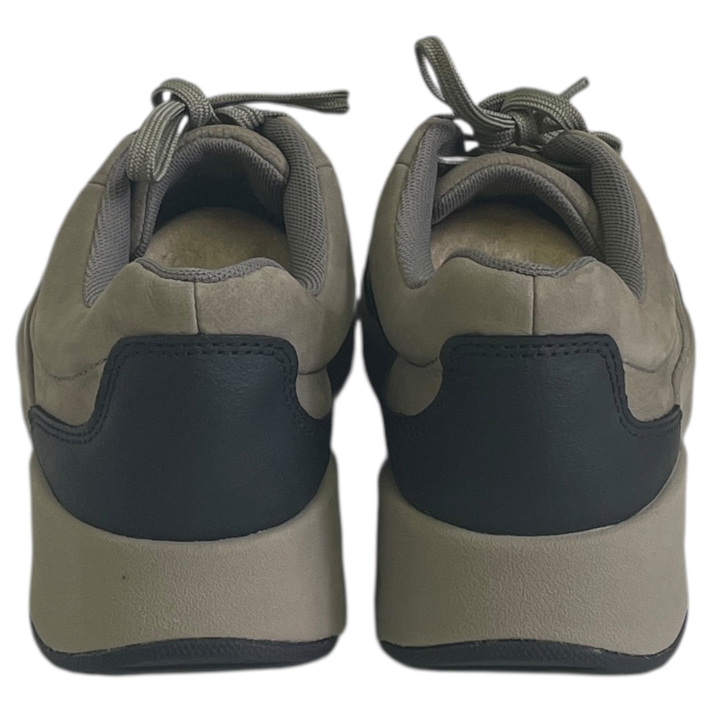 Shoes Sneakers By Clarks In Taupe, Size:7.5