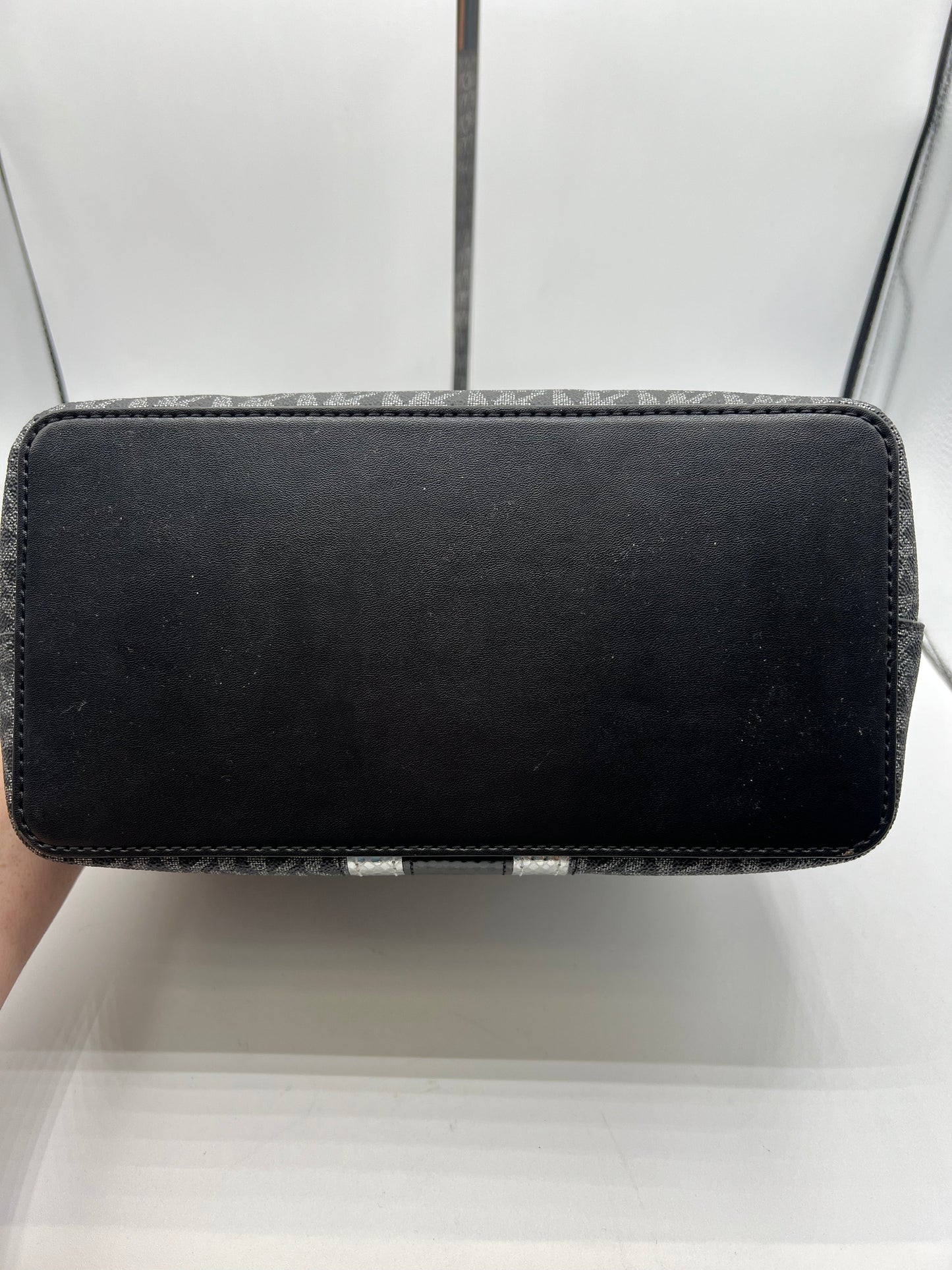 HANDBAG DESIGNER by MICHAEL KORS In BLACK & SILVER, Size: MEDIUM