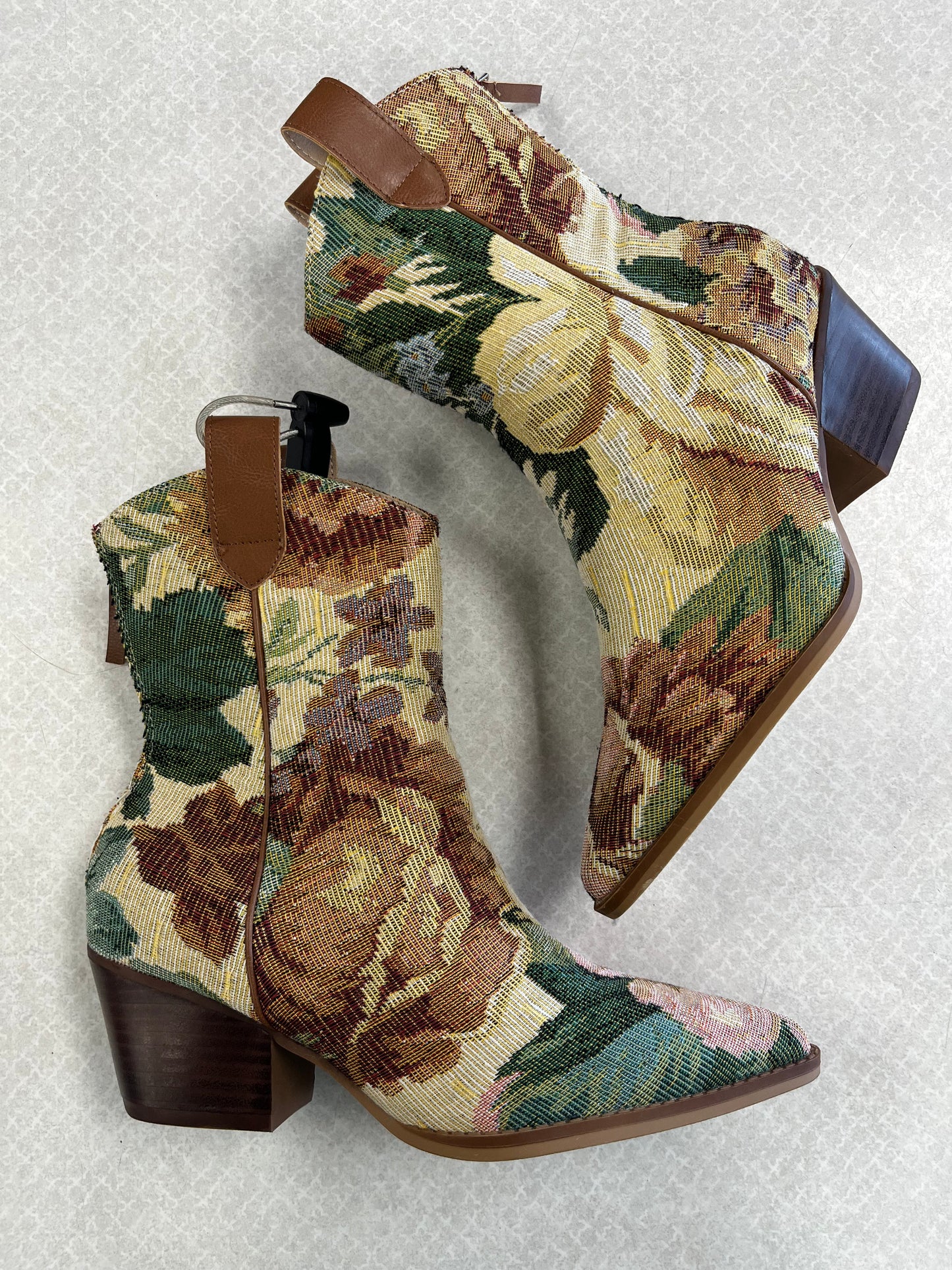 BOOTS ANKLE HEELS by CLOTHES MENTOR In FLORAL PRINT, Size: 7