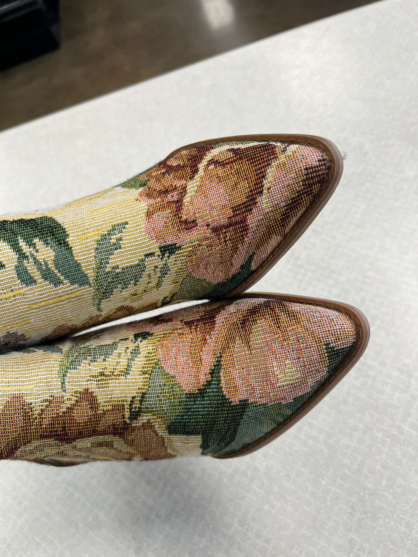 BOOTS ANKLE HEELS by CLOTHES MENTOR In FLORAL PRINT, Size: 7