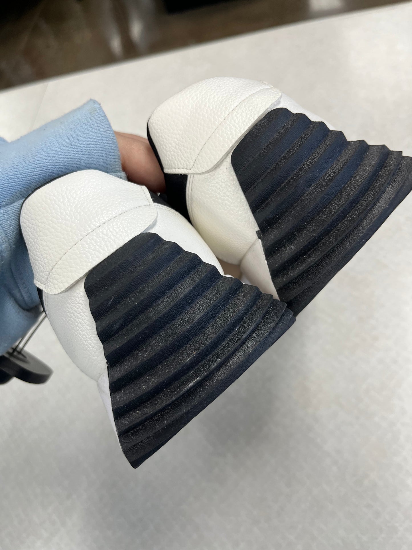 Shoes Sneakers By Dv In Black & Tan, Size:8