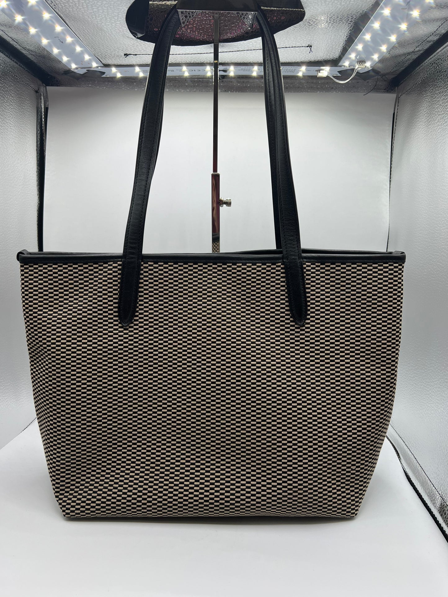 HANDBAG DESIGNER by COACH In BLACK & CREAM, Size: LARGE