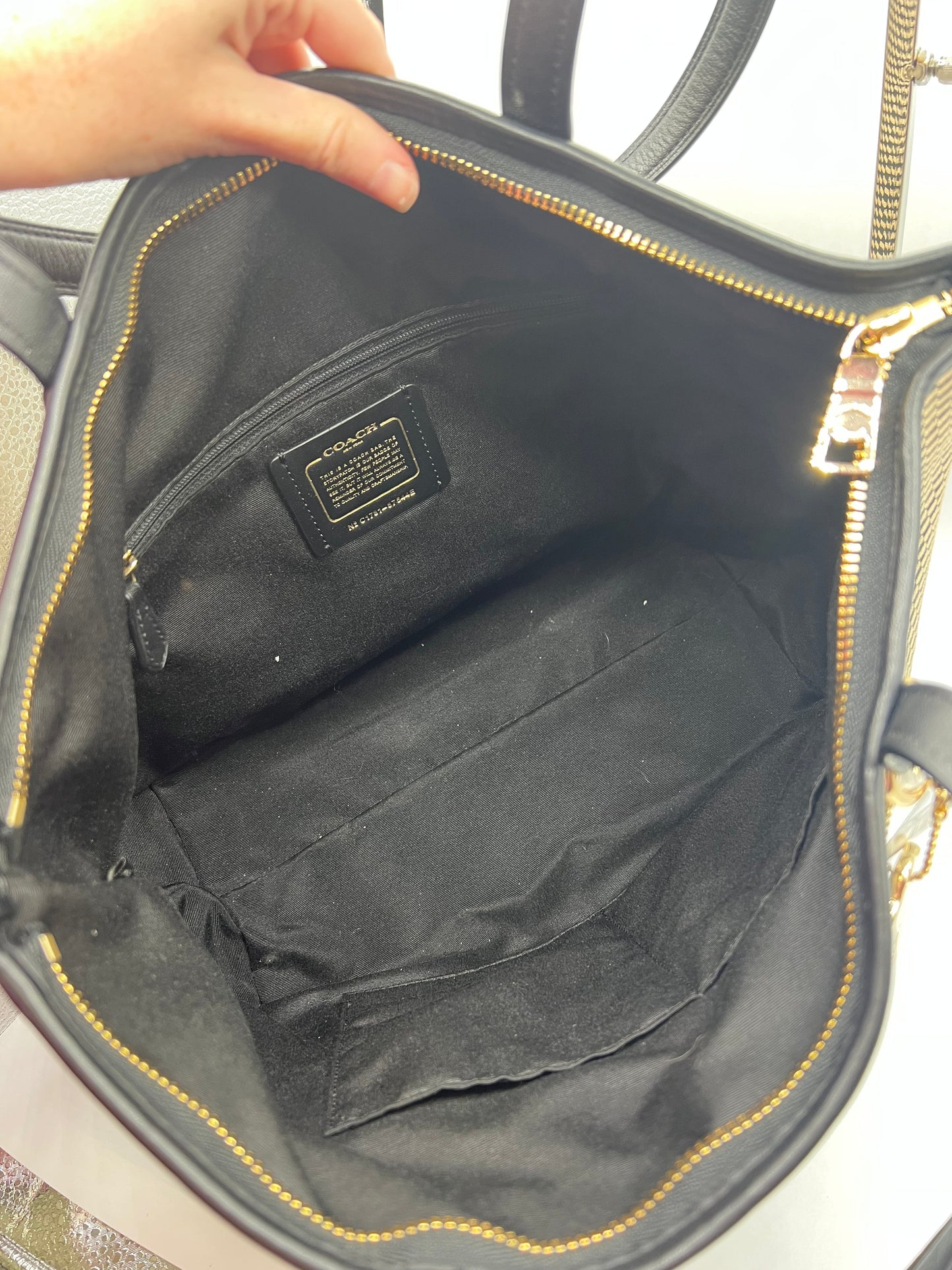 HANDBAG DESIGNER by COACH In BLACK & CREAM, Size: LARGE