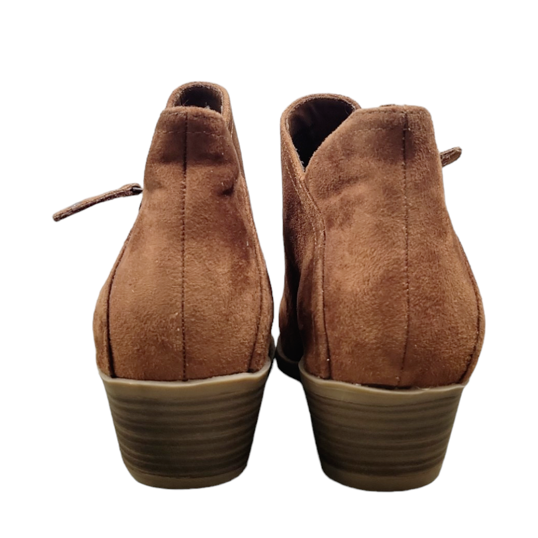 Boots Ankle Flats By So Size: 9.5
