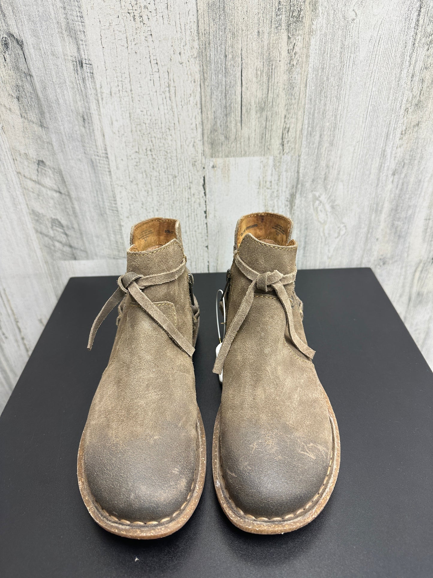 Boots Ankle Flats By Born Size: 6