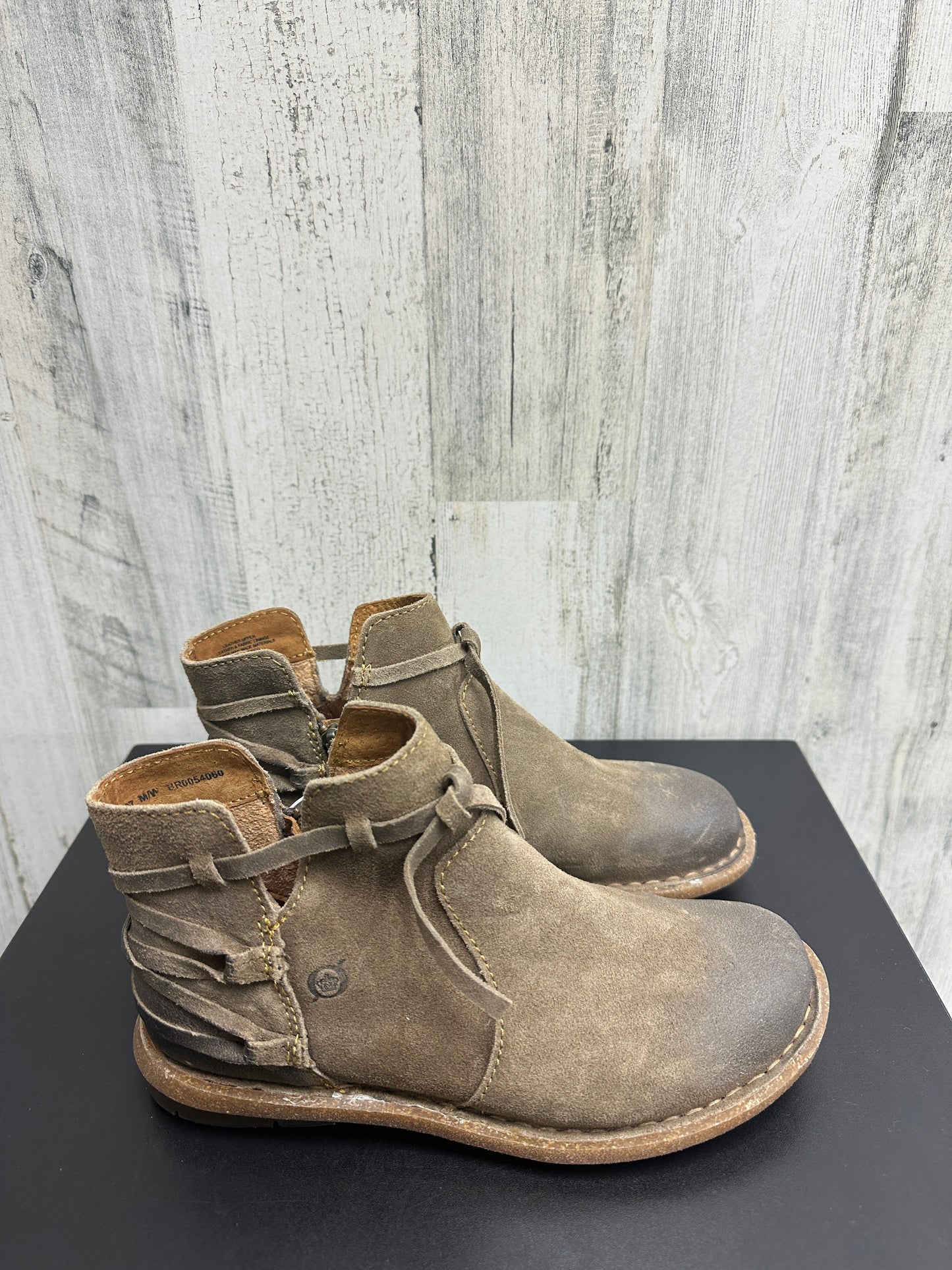 Boots Ankle Flats By Born Size: 6