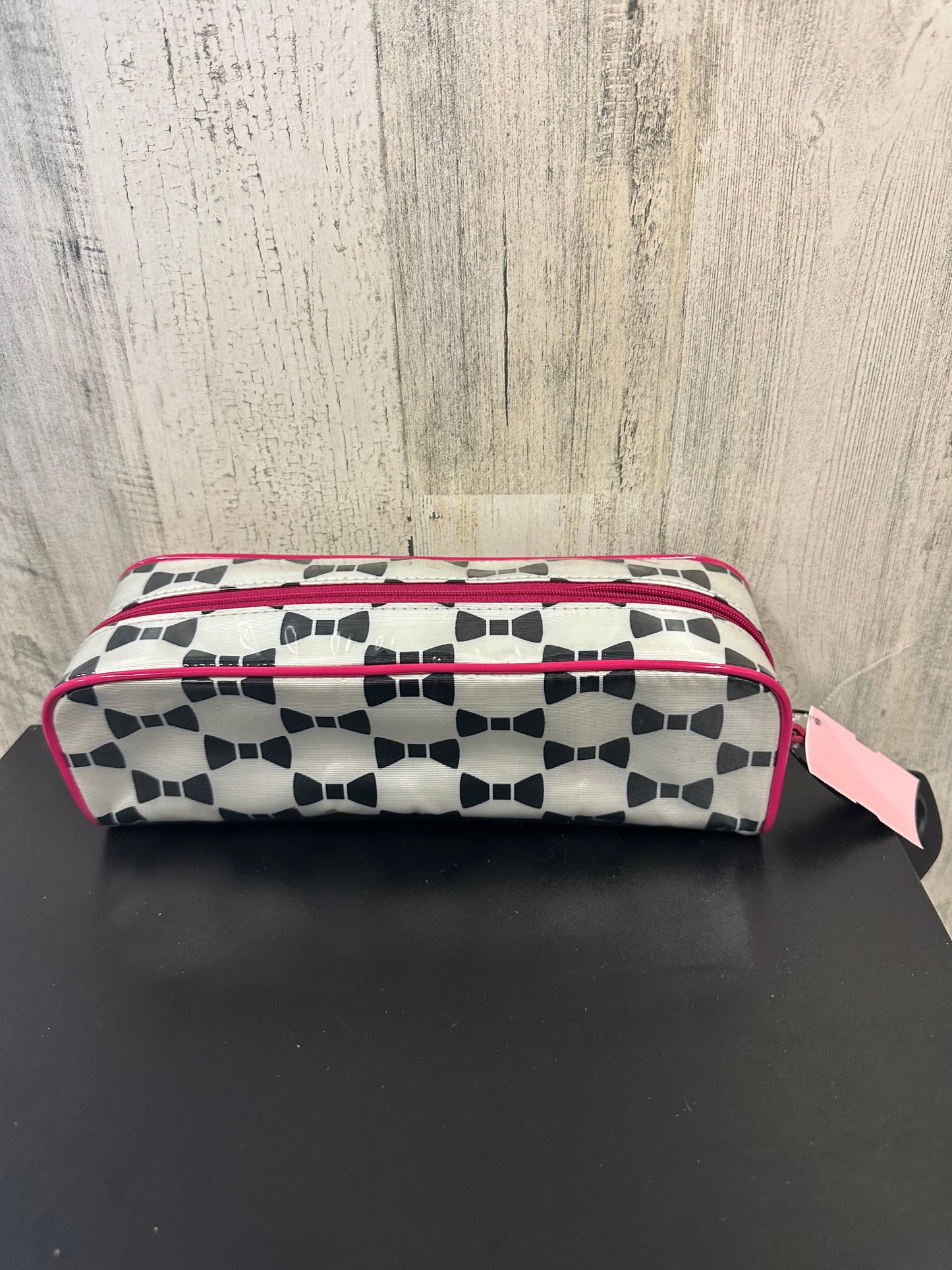 Makeup Bag Designer By Kate Spade Size: Medium