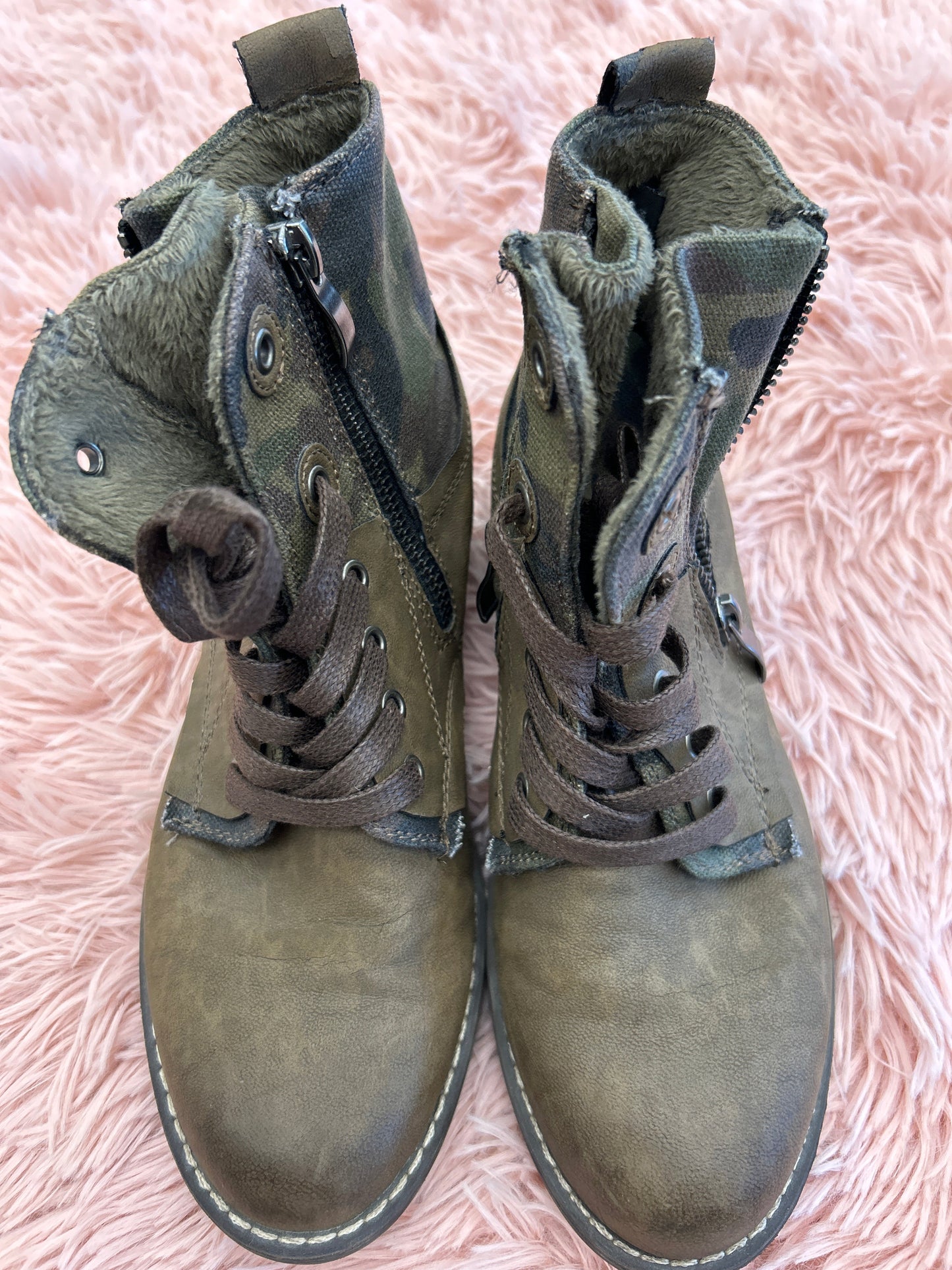 Boots Combat By Clothes Mentor Size: 6.5