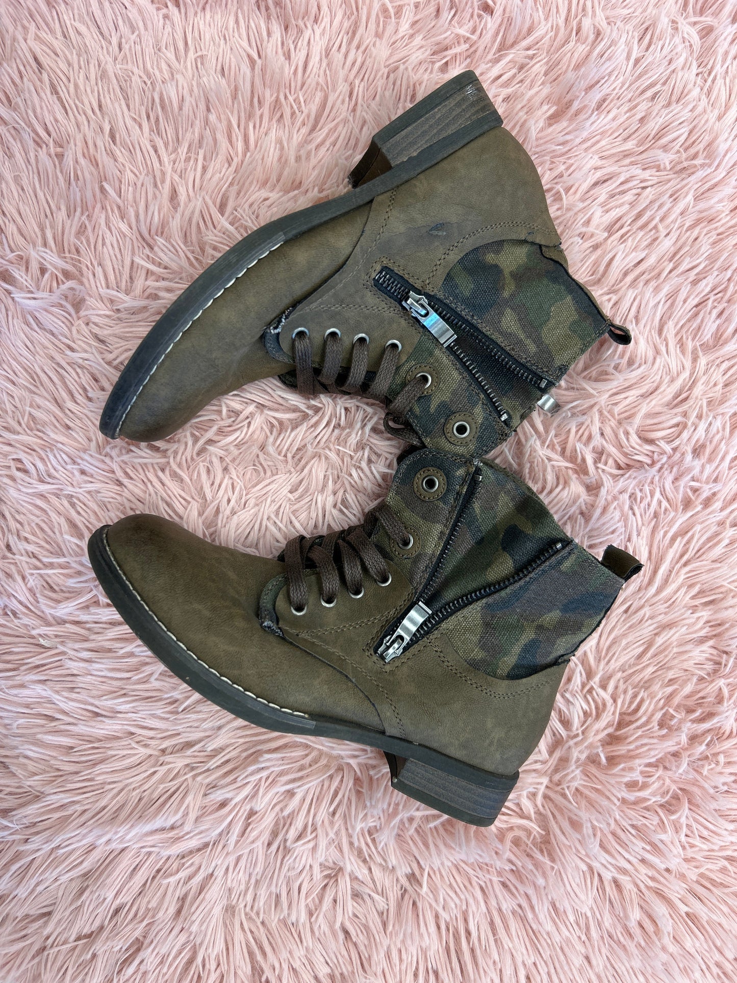 Boots Combat By Clothes Mentor Size: 6.5