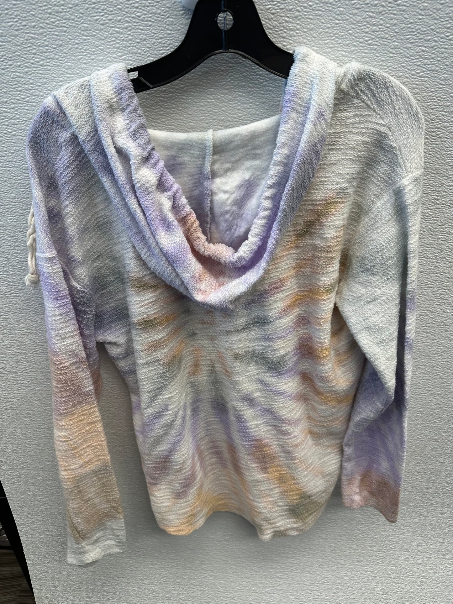 Sweatshirt Hoodie By Clothes Mentor Size: M