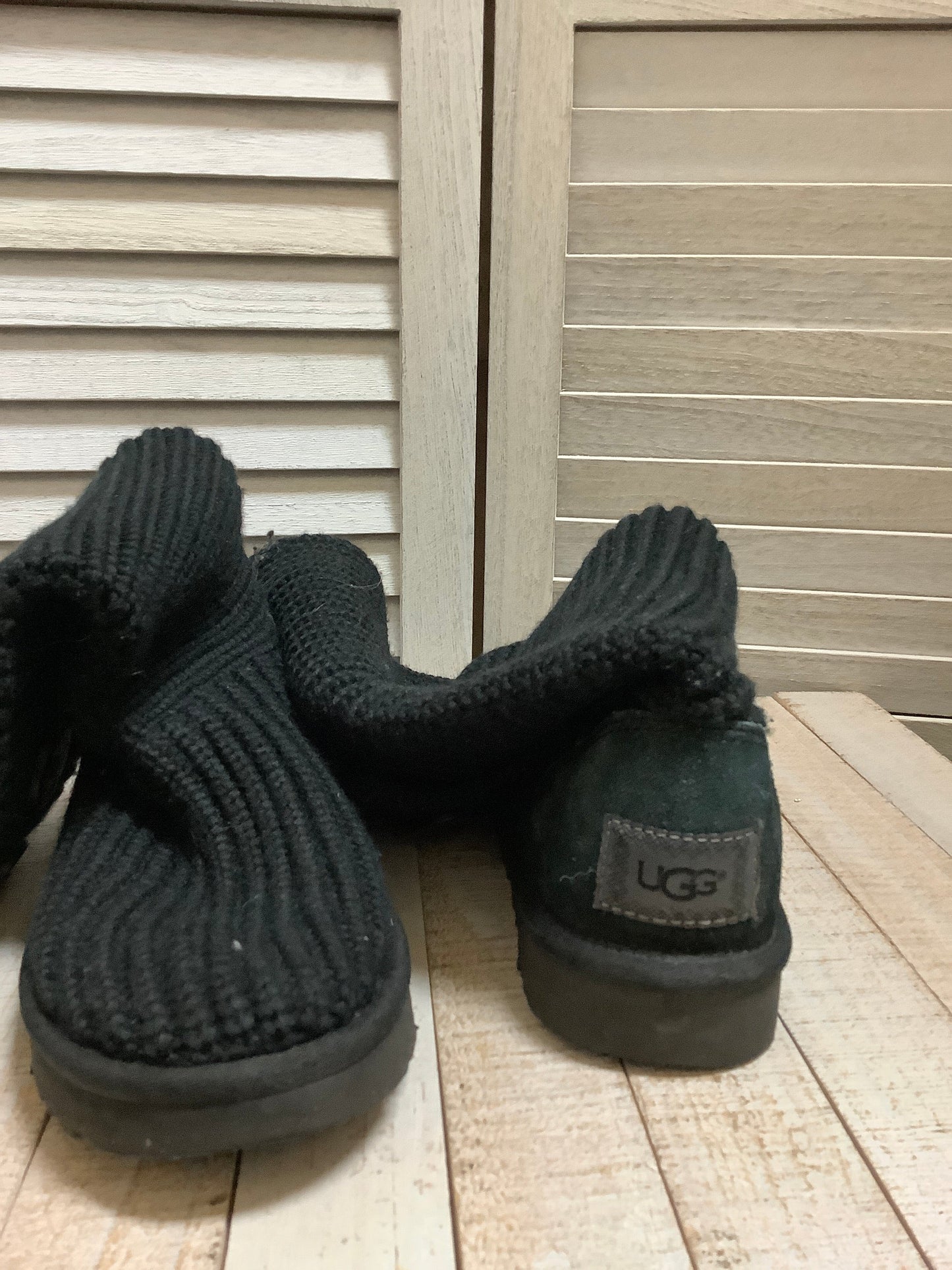 Boots Ankle Flats By Ugg Size: 6
