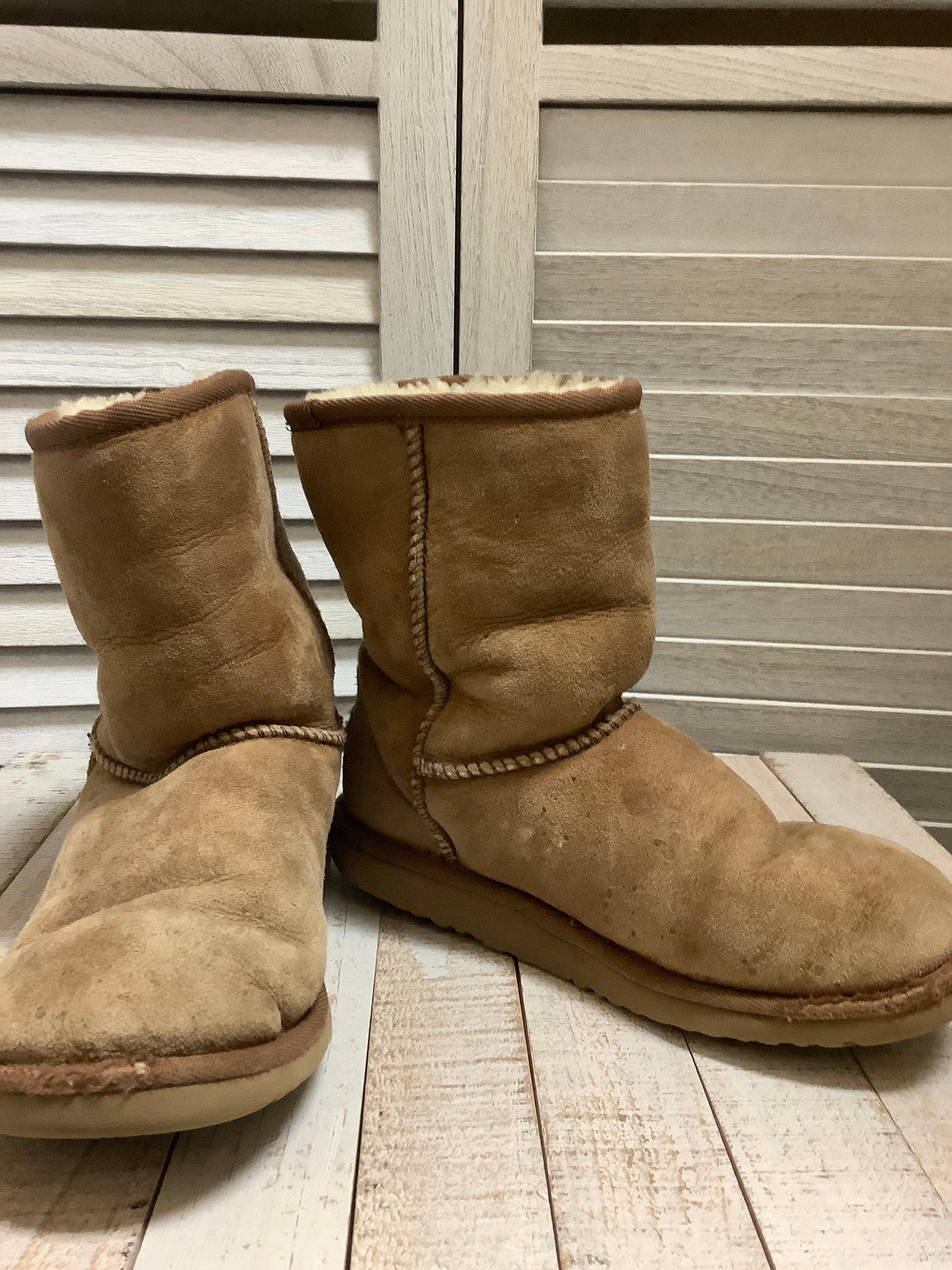 Boots Ankle Flats By Ugg Size: 5
