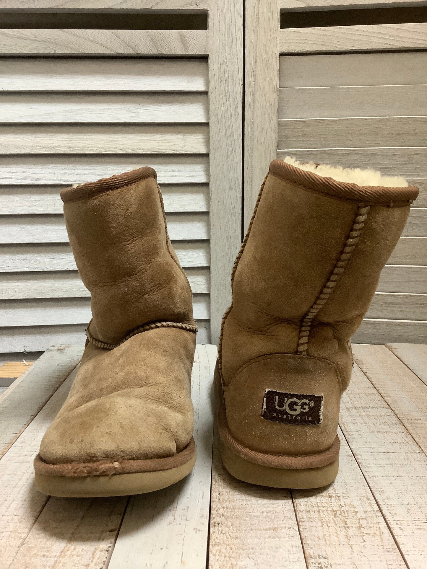 Boots Ankle Flats By Ugg Size: 5