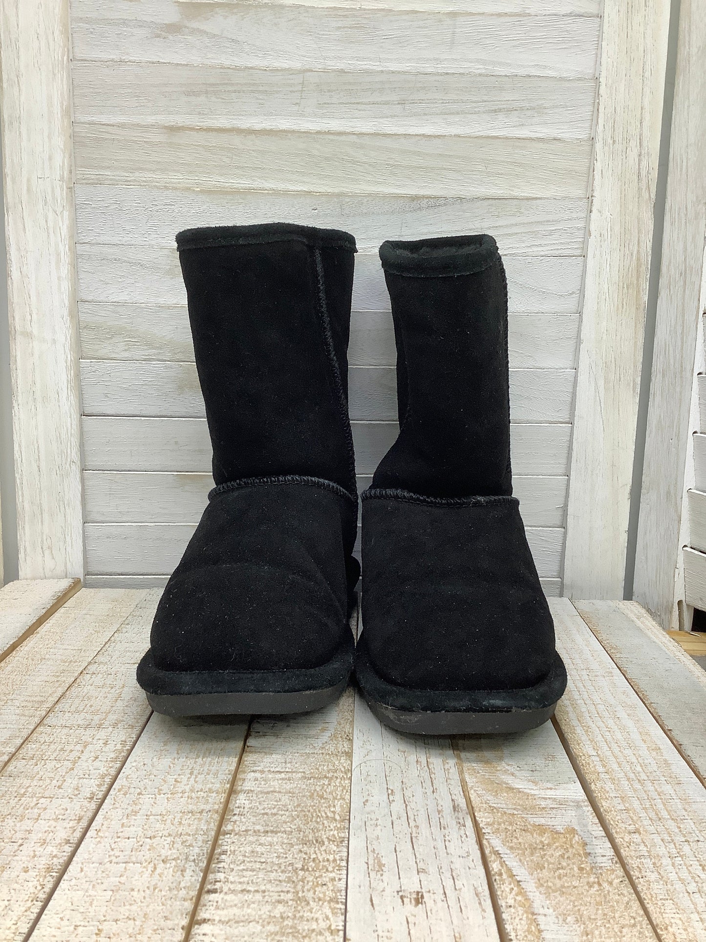 Boots Ankle Flats By Bearpaw Size: 8
