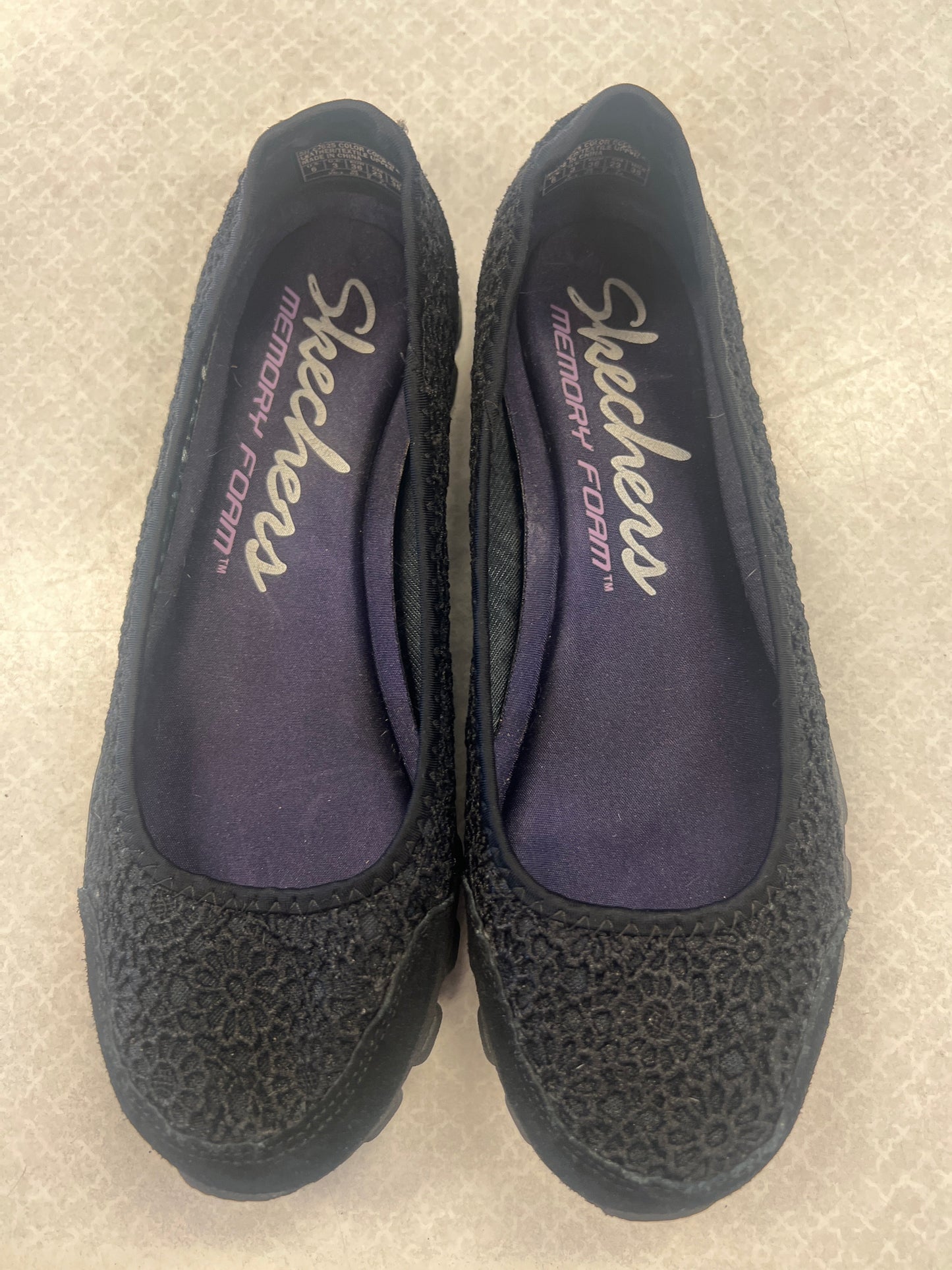Shoes Sneakers By Skechers Size: 6