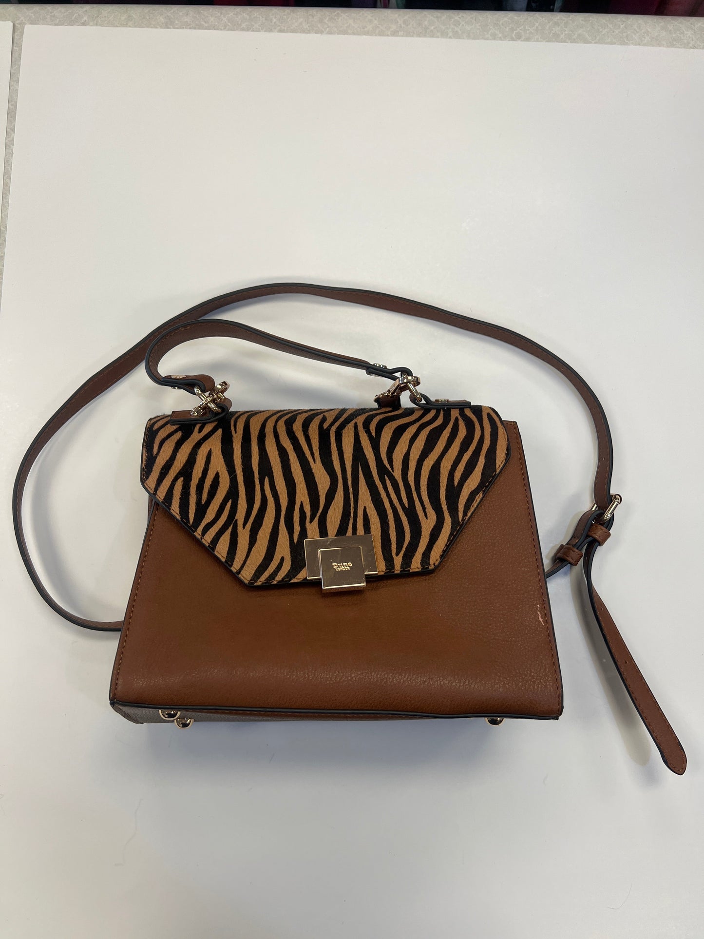 Handbag By Clothes Mentor Size: Medium
