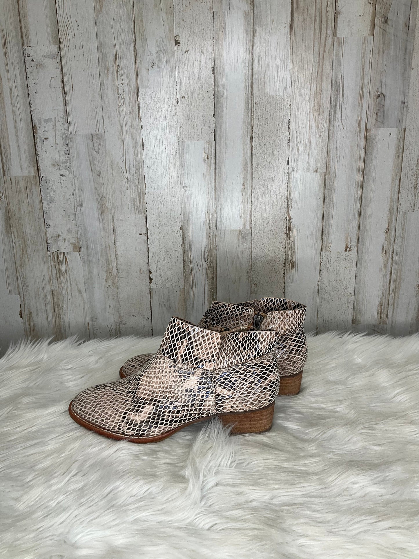 Boots Ankle Heels By Gianni Bini Size: 5.5