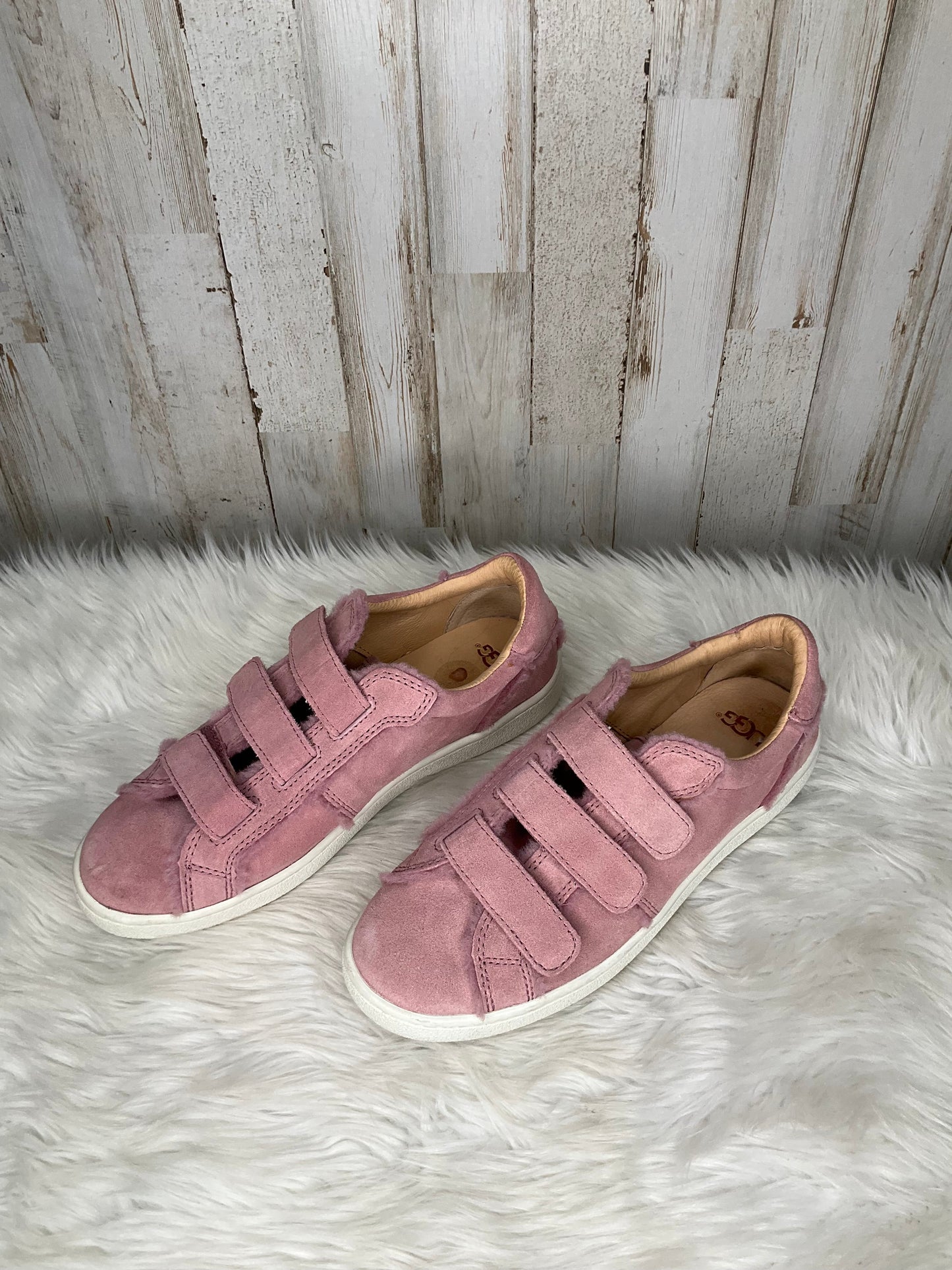 Shoes Sneakers By Ugg Size: 8