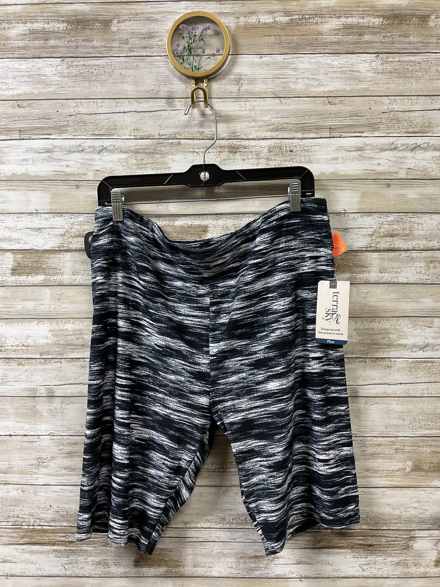 Athletic Shorts By Terra & Sky In Grey, Size:1X