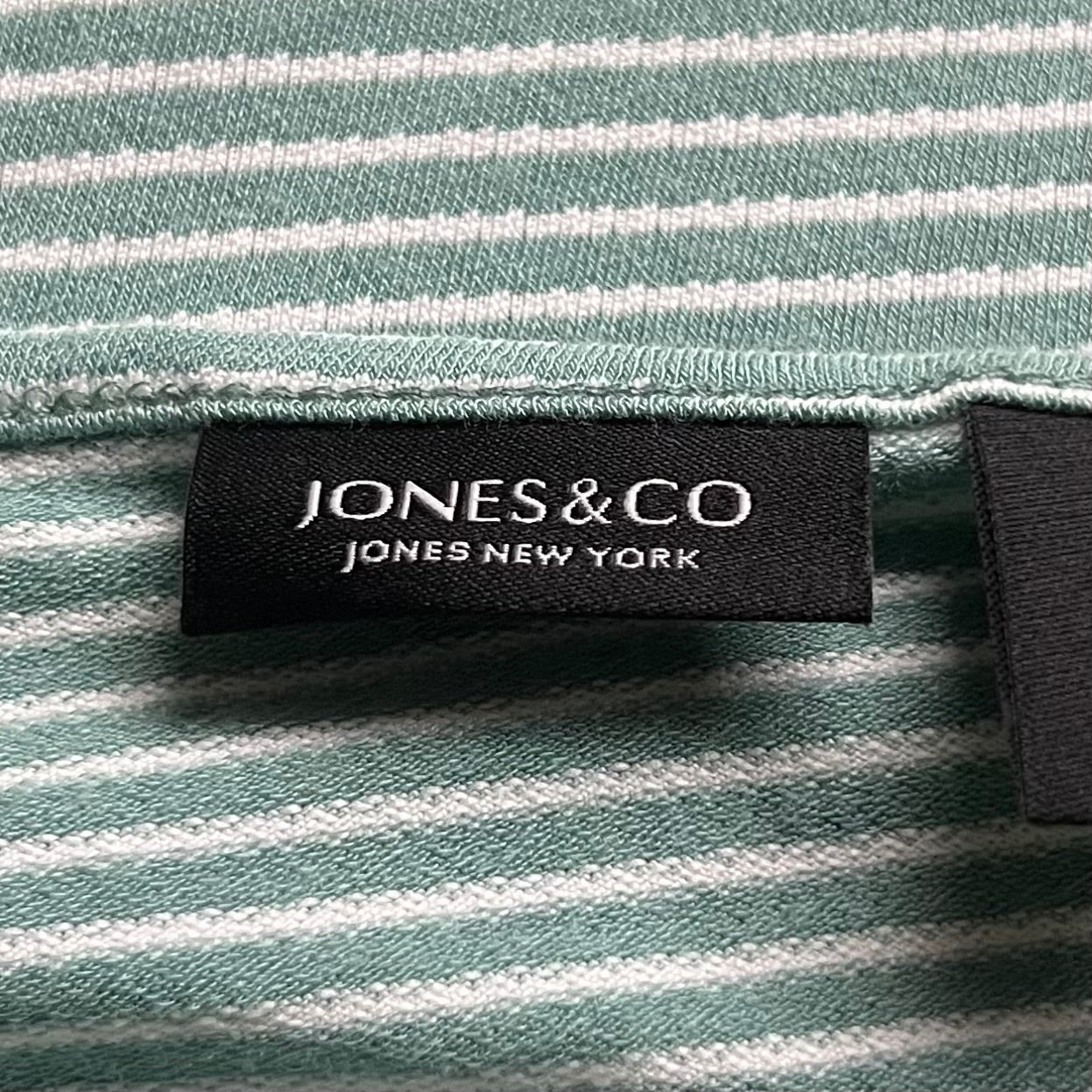 Top Sleeveless By Jones And Co In Green, Size: L