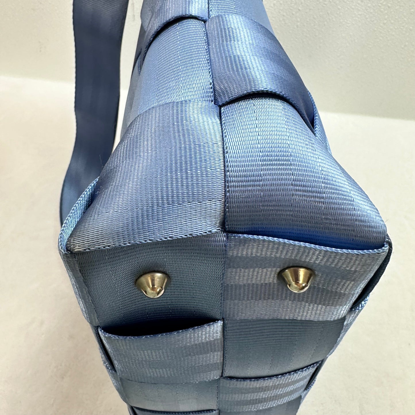 Seatbelt bag Handbag By Harveys, Size: Large