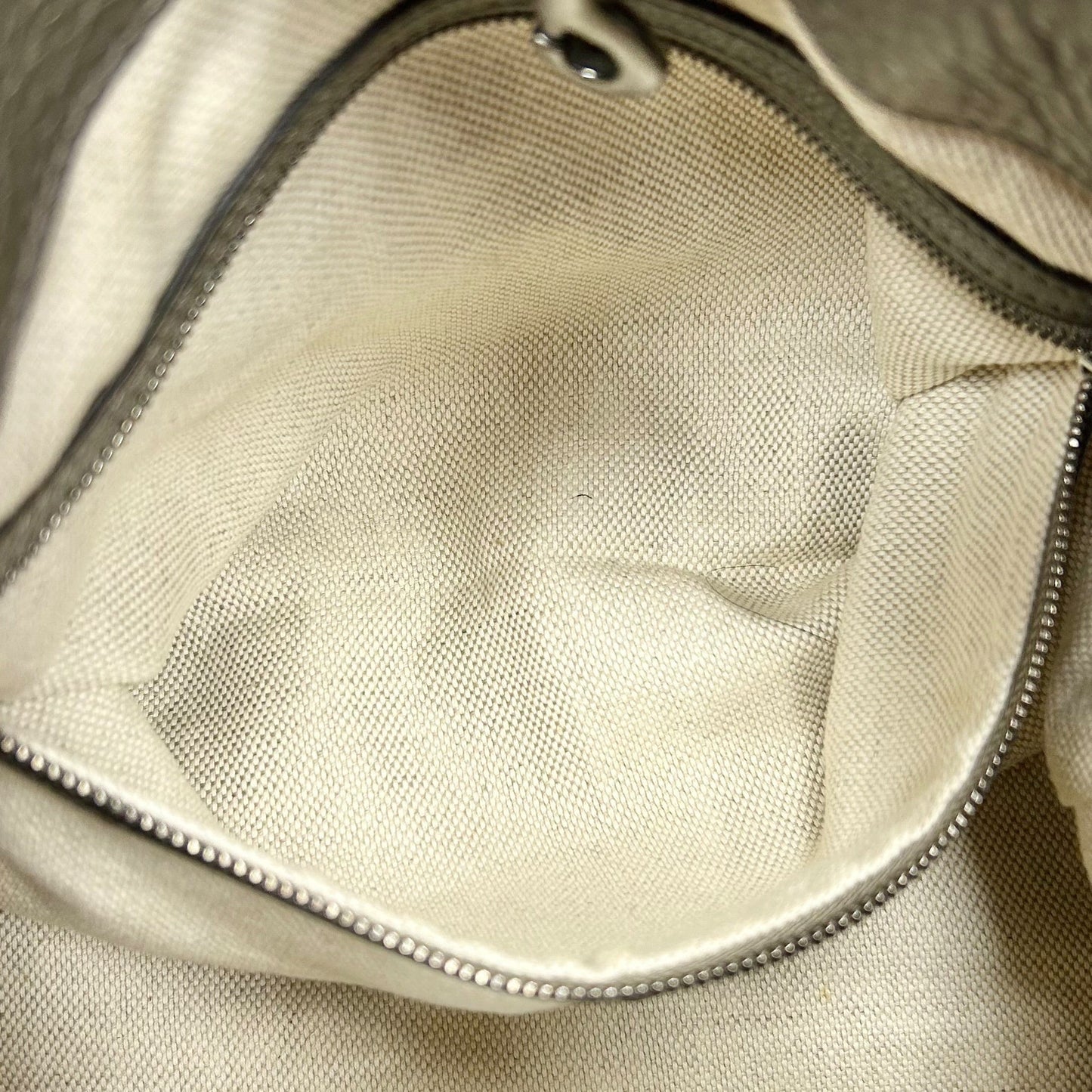 Handbag Luxury Designer By Gucci, Size: Medium