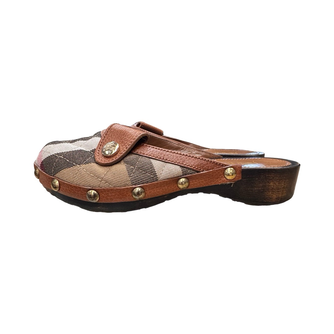 Shoes Luxury Designer By Burberry In Multi, Size:5.5