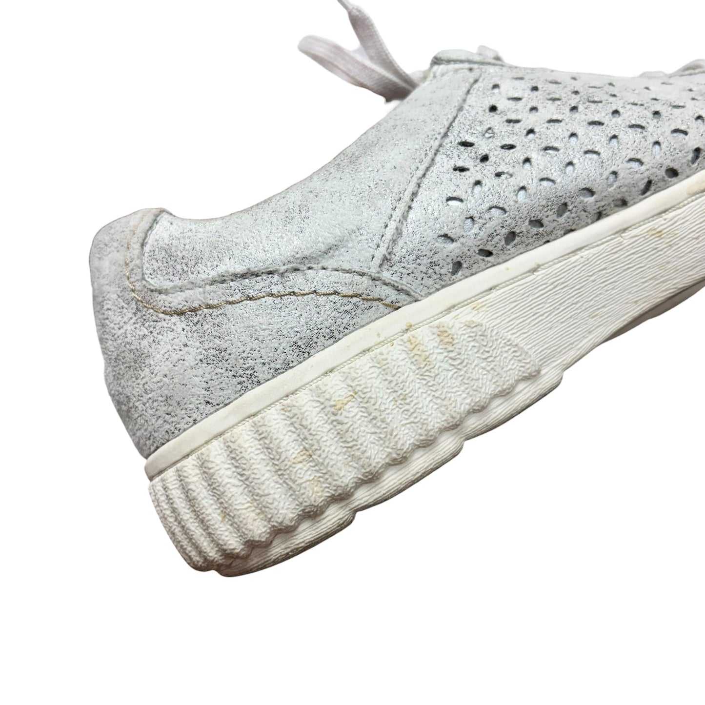Shoes Sneakers By Clarks In Silver, Size: 9