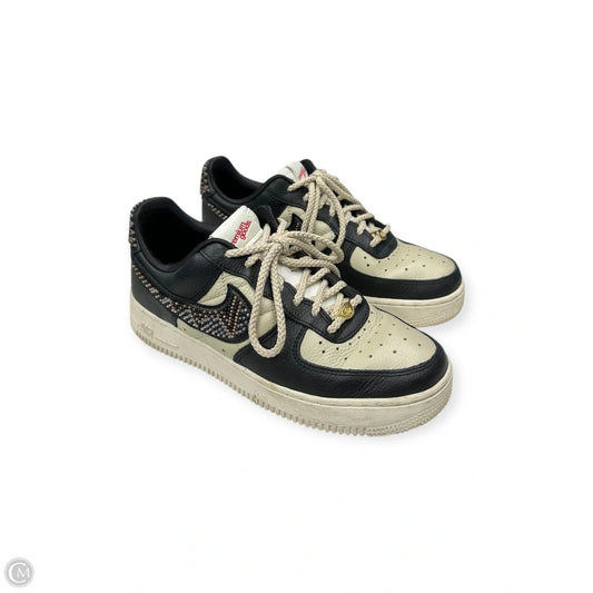 Shoes Sneakers By Nike Apparel In Black & Cream, Size: 8