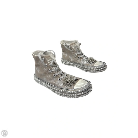Shoes Sneakers By Nan-Ku In Silver, Size: 39