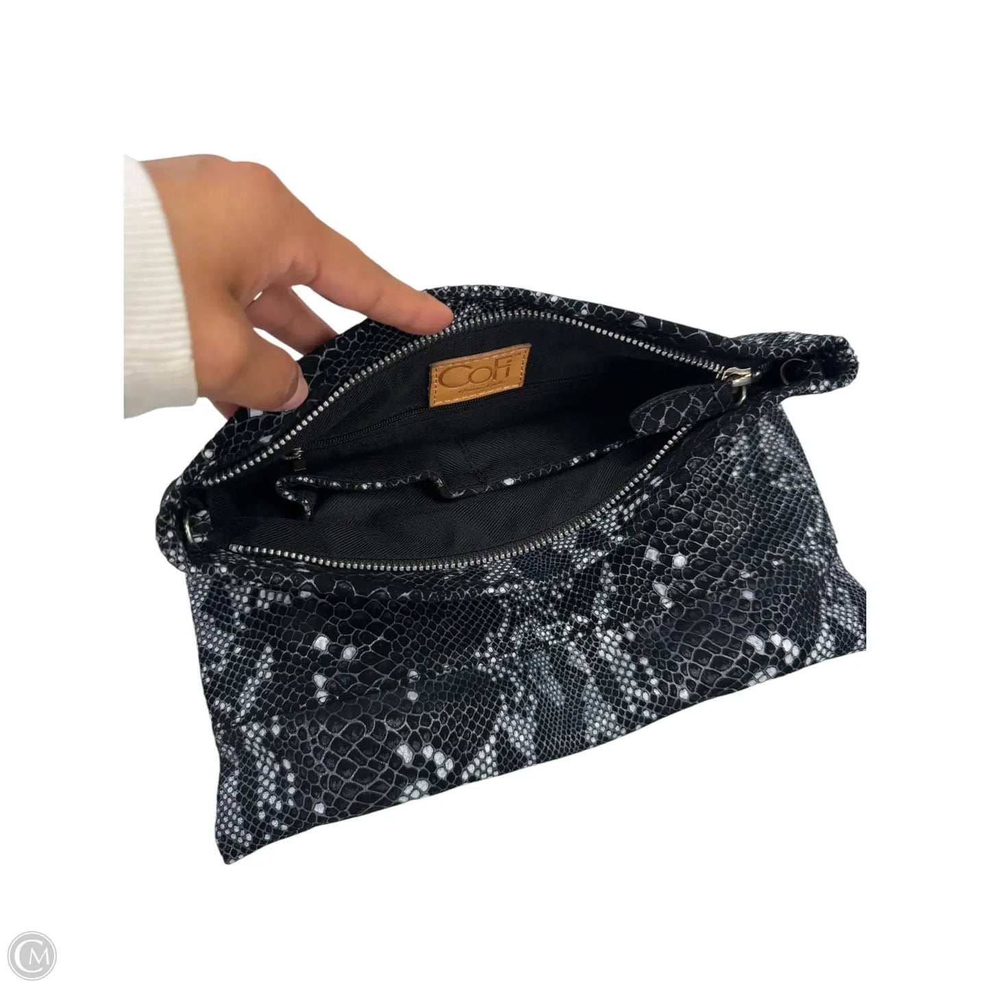 Crossbody By Clothes Mentor, Size: Medium