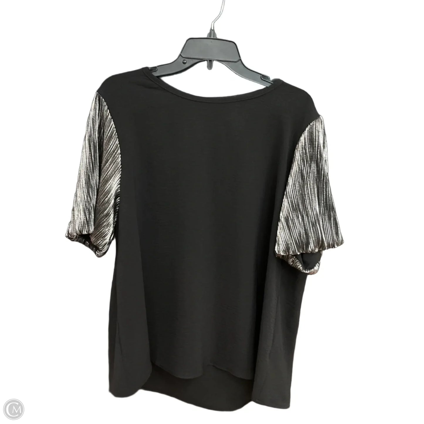 Top Short Sleeve By Chicsoul In Black, Size: 1x