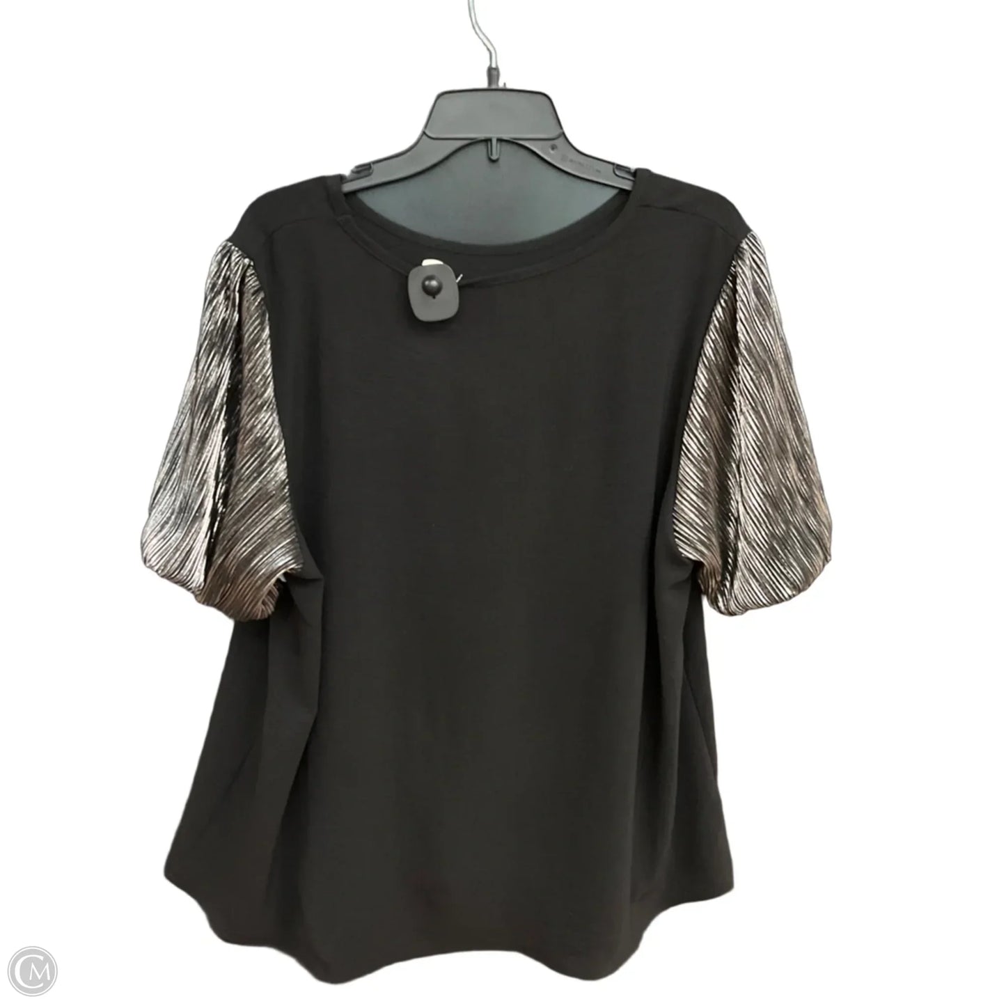 Top Short Sleeve By Chicsoul In Black, Size: 1x
