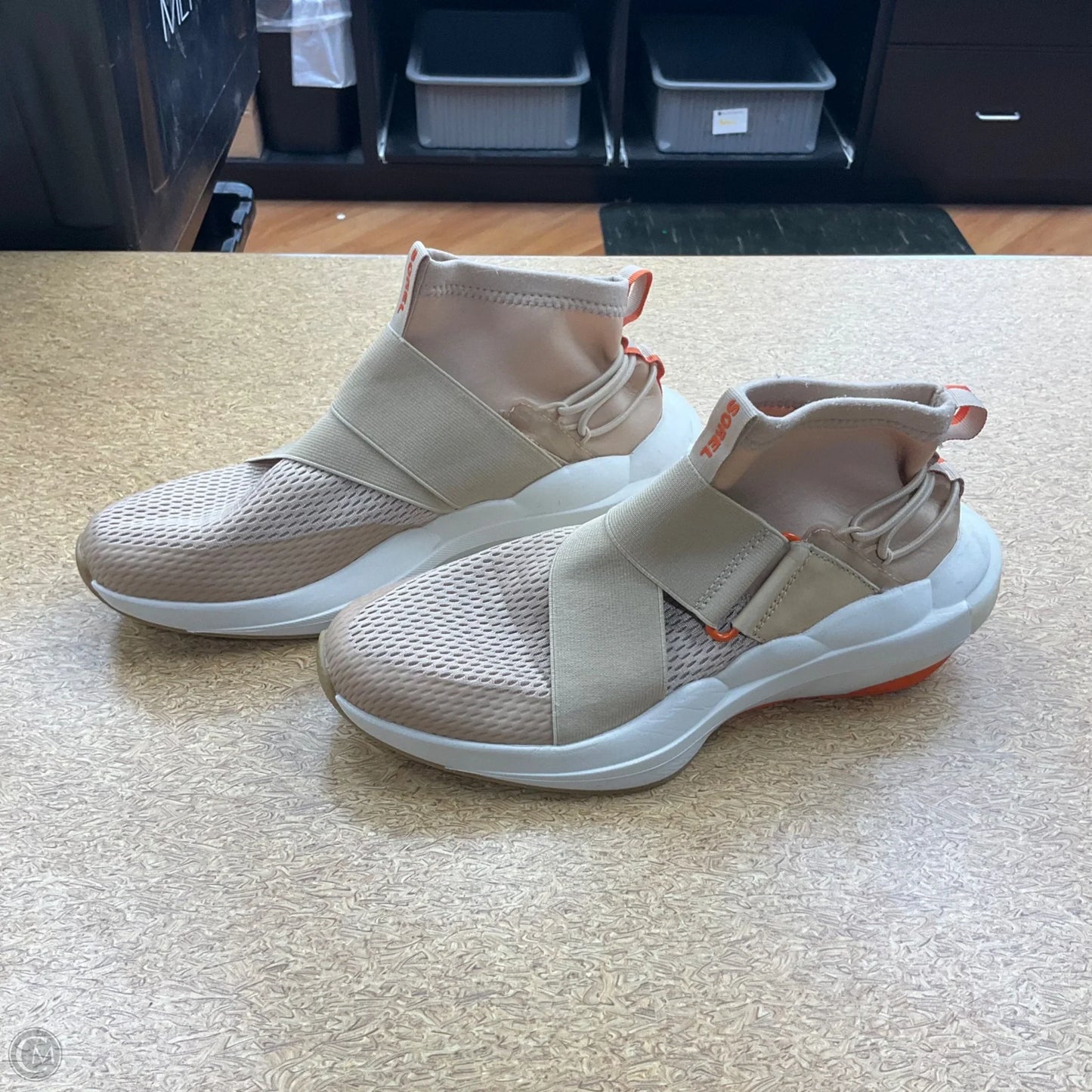 Shoes Athletic By Sorel In Tan & White, Size: 9.5