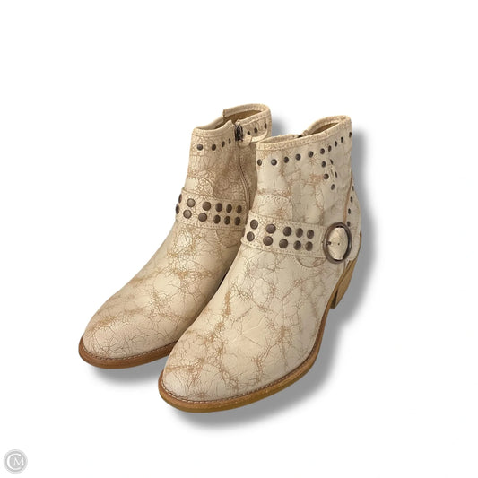 Boots Ankle Flats By Sofft In Cream, Size: 9