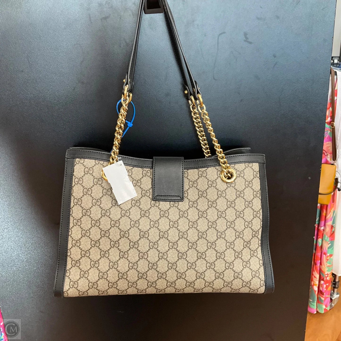 Handbag Luxury Designer By Gucci, Size: Medium