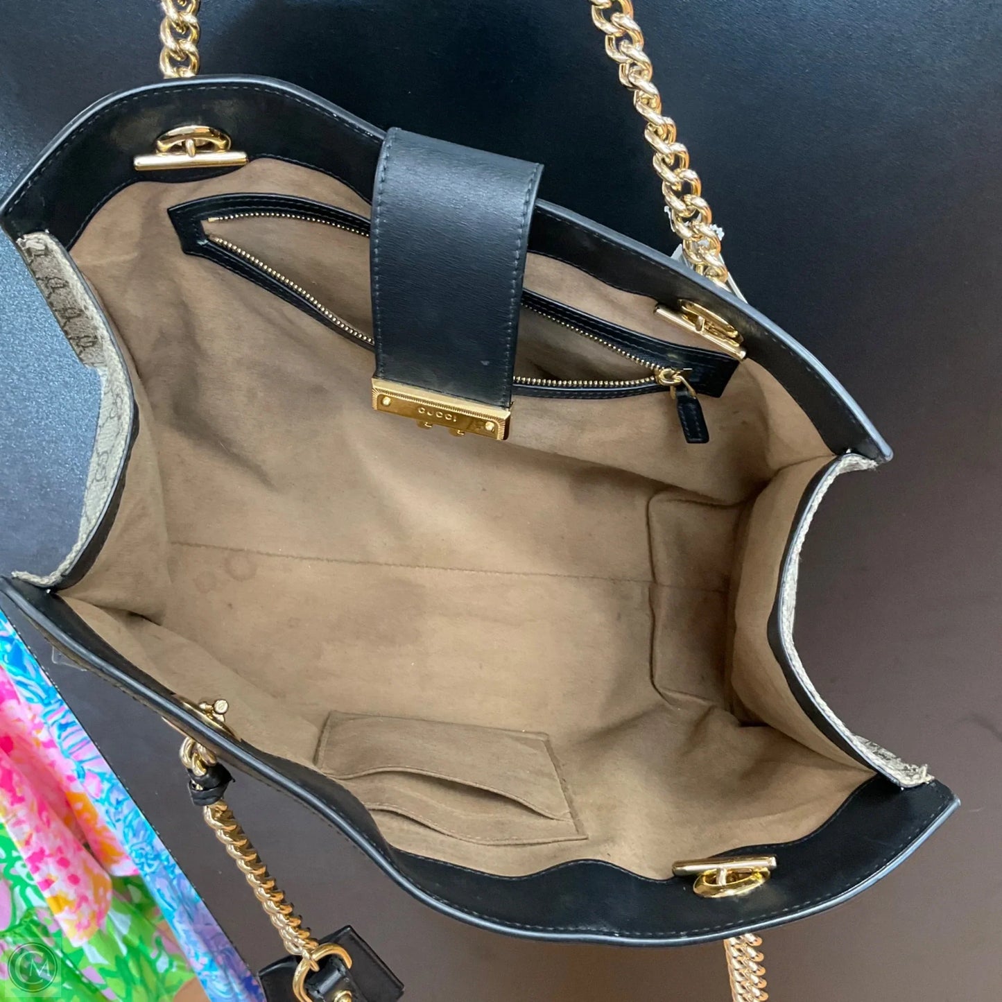 Handbag Luxury Designer By Gucci, Size: Medium