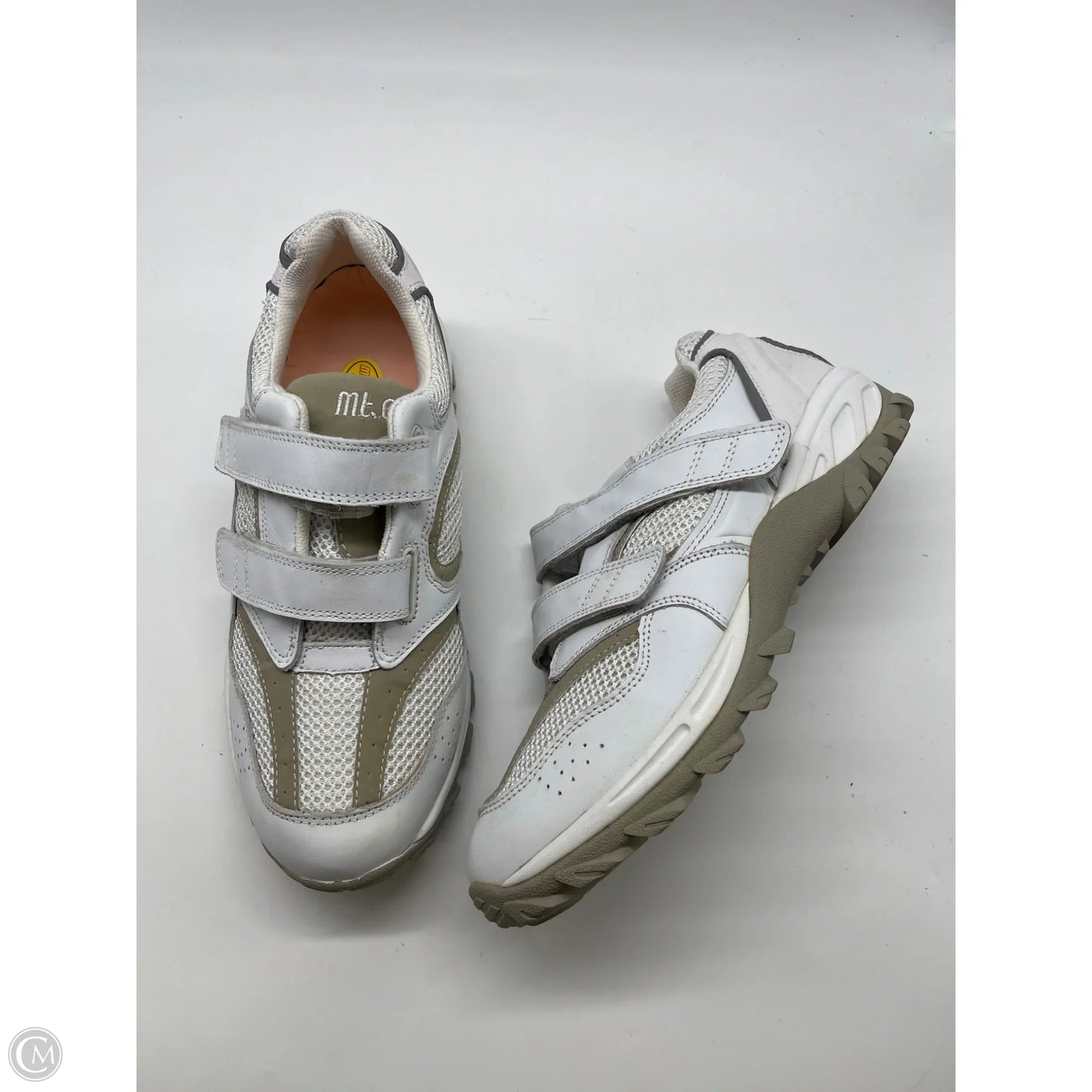 Shoes Athletic By Clothes Mentor In White, Size: 9.5