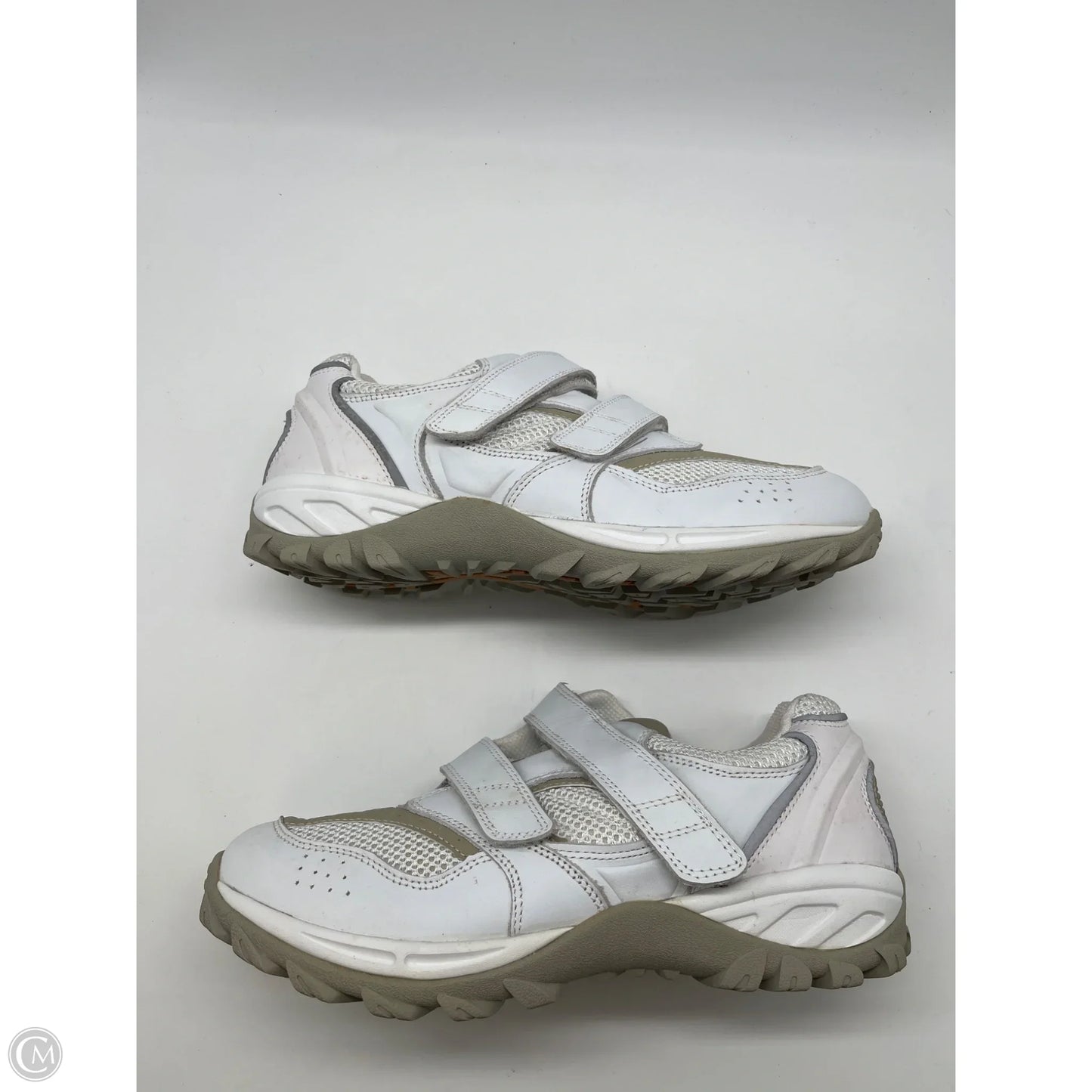 Shoes Athletic By Clothes Mentor In White, Size: 9.5