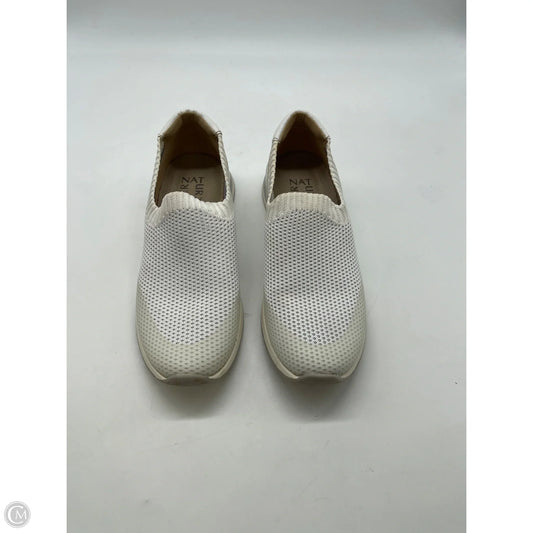 Shoes Athletic By Naturalizer In White, Size: 6