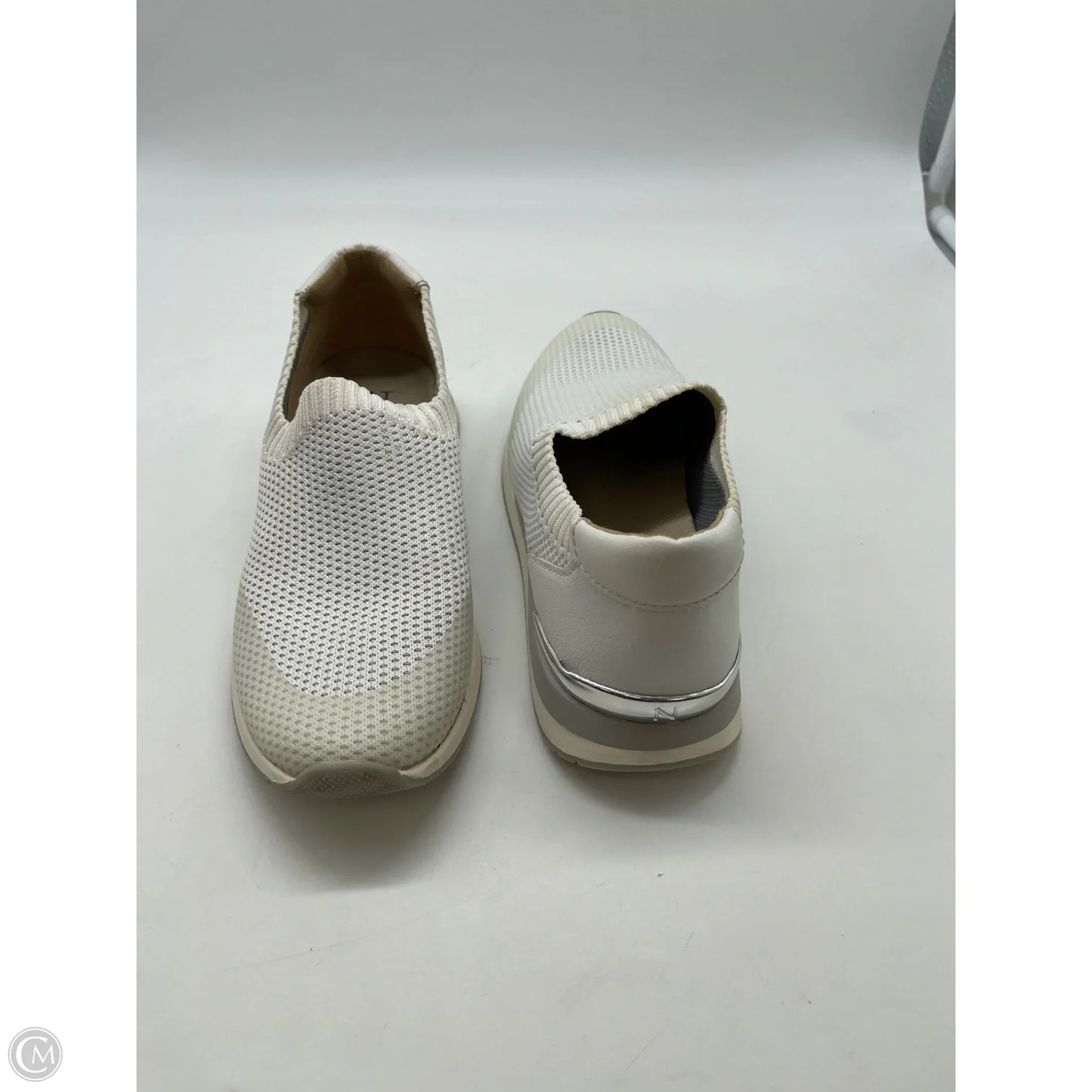 Shoes Athletic By Naturalizer In White, Size: 6